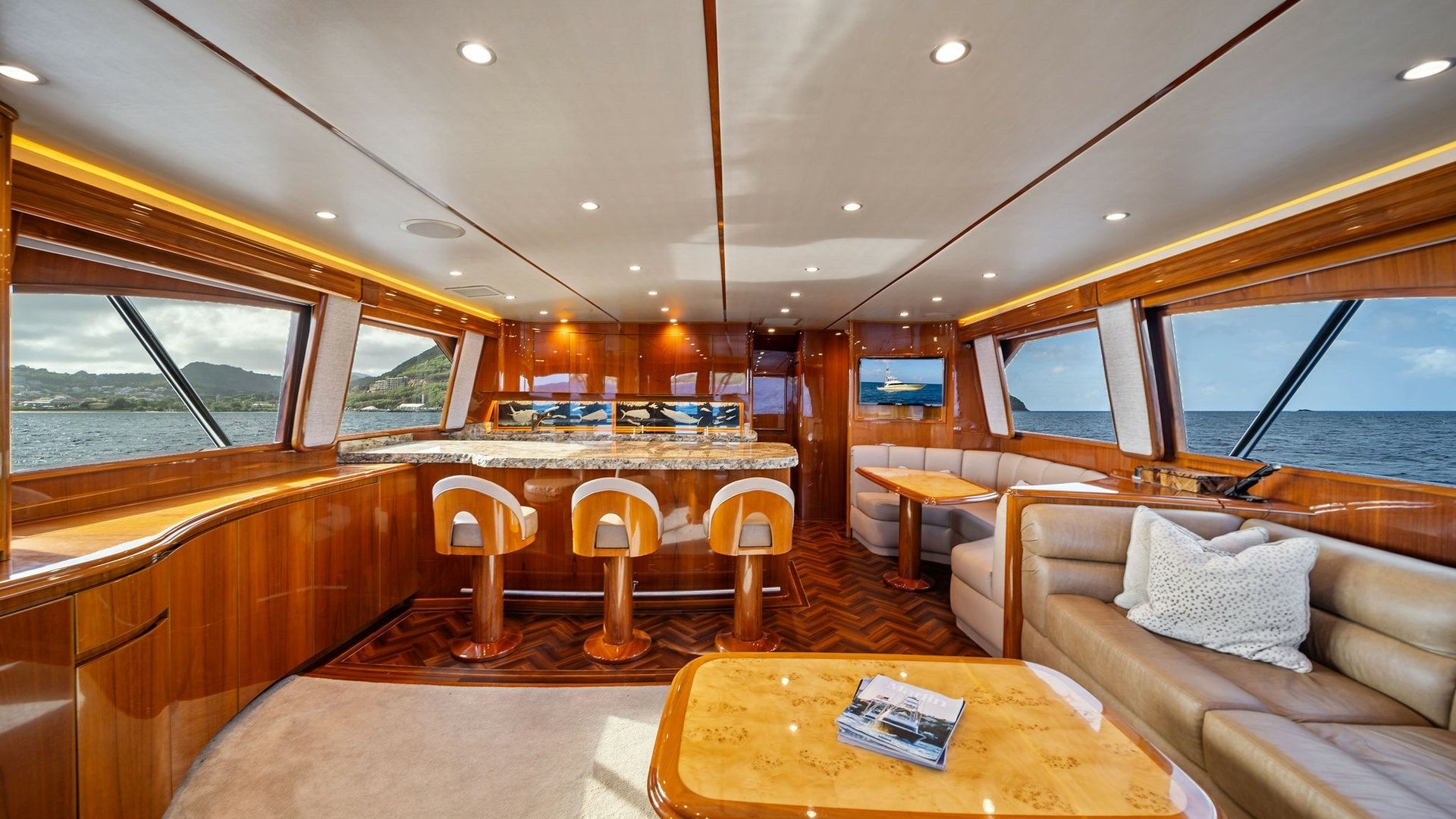 2015 Viking 70 Convertible "Miss Ma'am" - photo 3