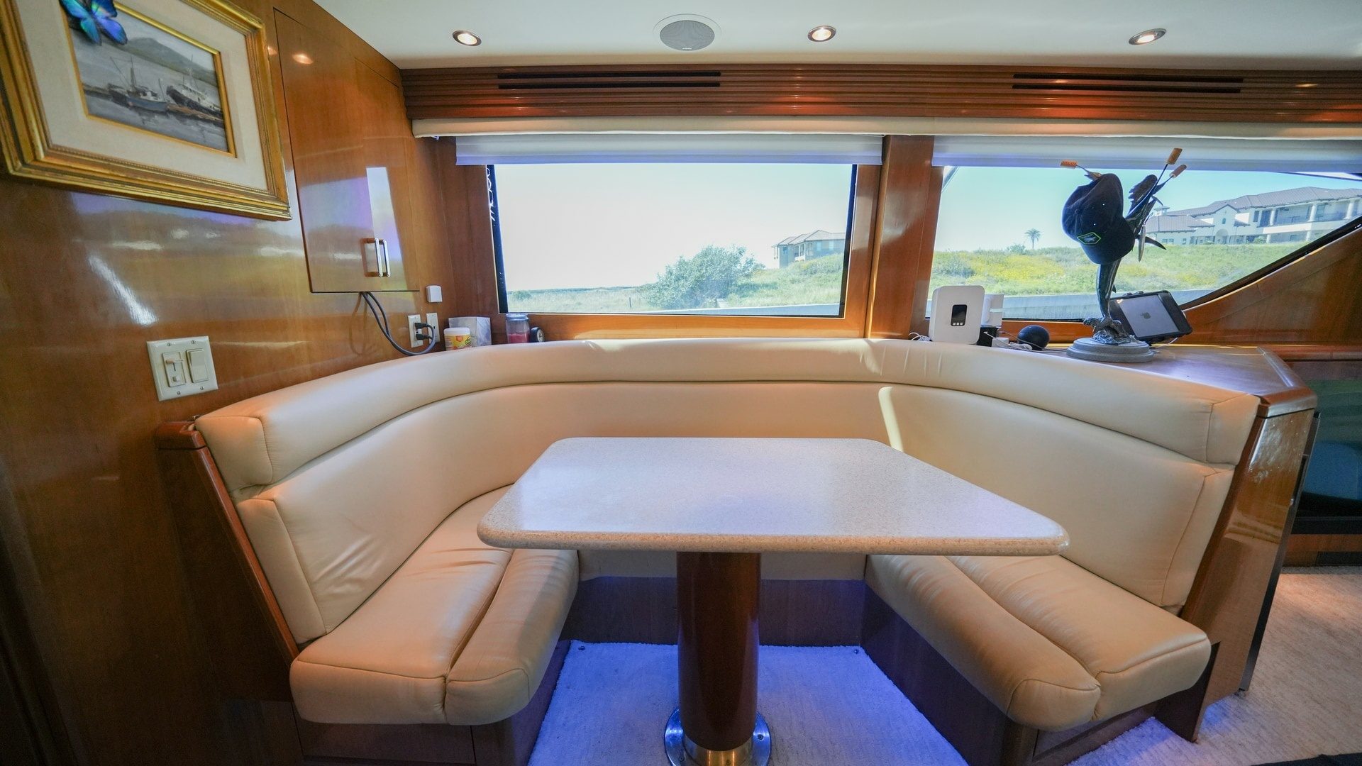 2001 Hatteras 60 Convertible "Uno Mas" - photo 3