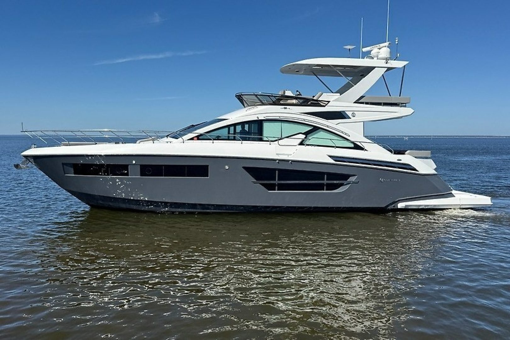 2023 Cruisers Yachts 60 Fly "Miss Tracey Lane" - photo 3