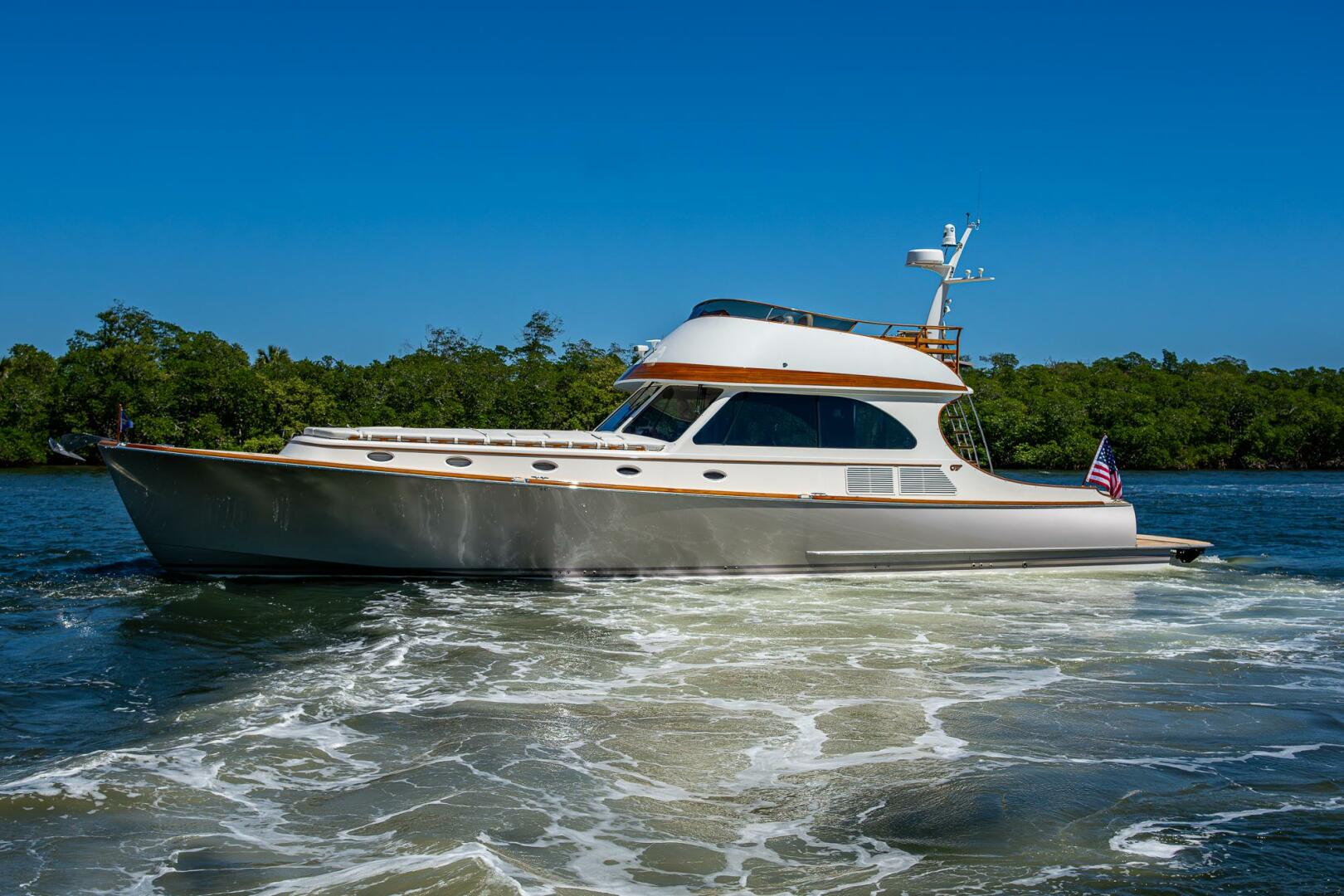 2021 Hinckley Talaria 55 Flybridge MKII "VERA NORTH" - photo 2