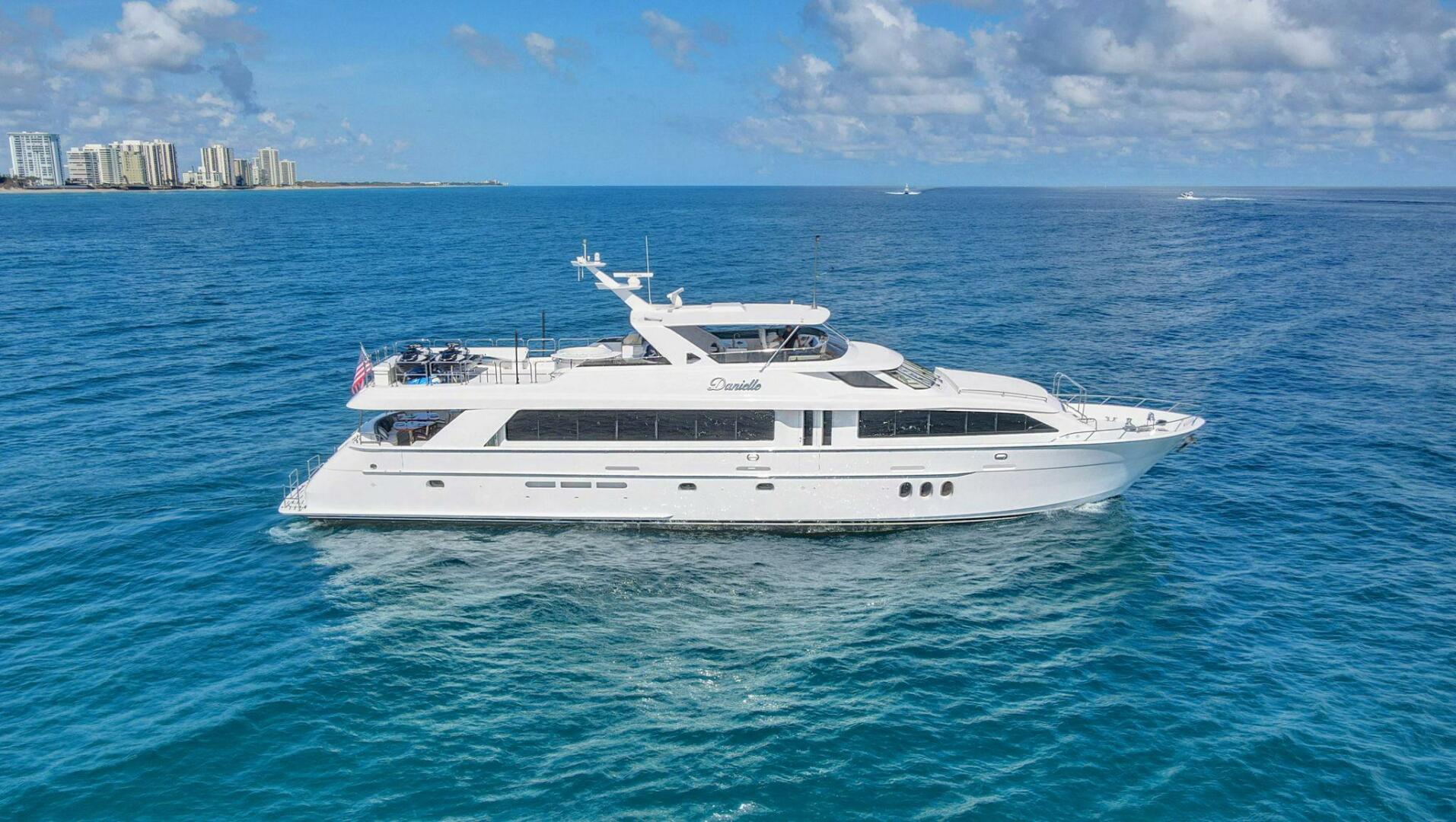 2005 Hatteras "DANIELLE" - photo 1