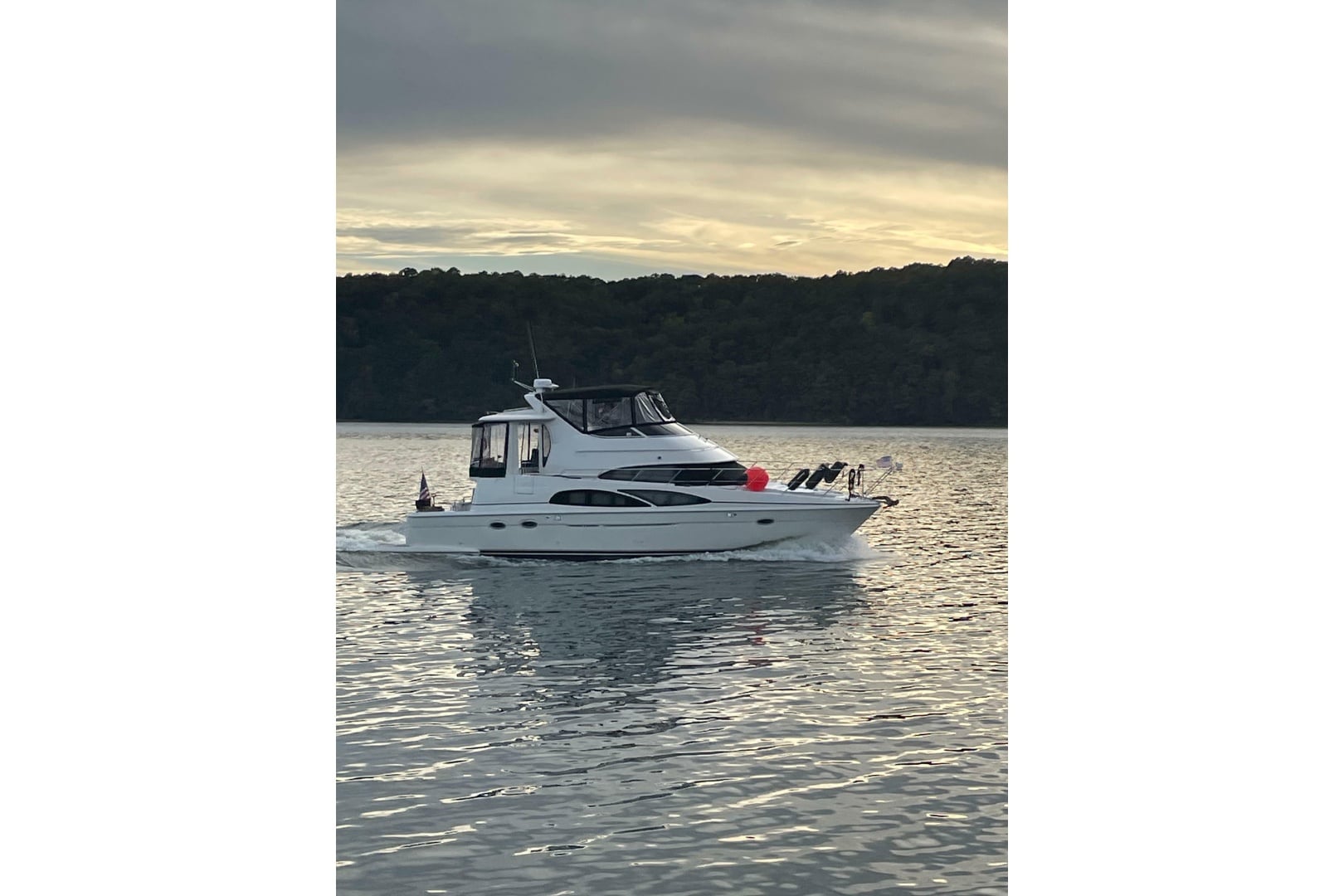 2005 Carver 444 Cockpit Motor Yacht "Fire Away" - photo 2