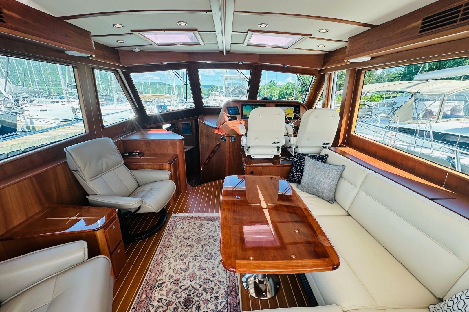2025 Sabre 48 Salon Express "Peregrine" - photo 3