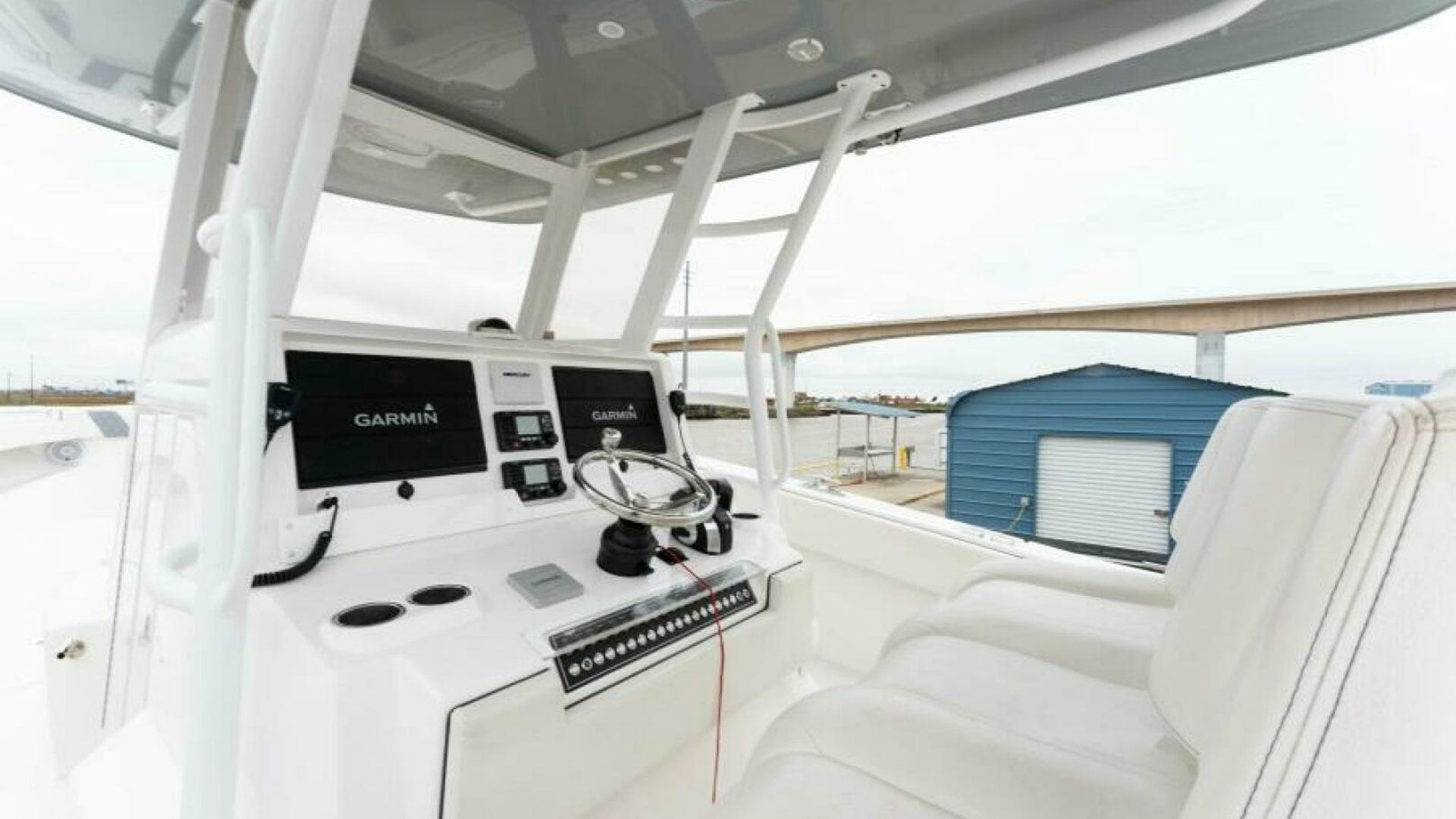 2019 Invincible 39 Open - photo 3