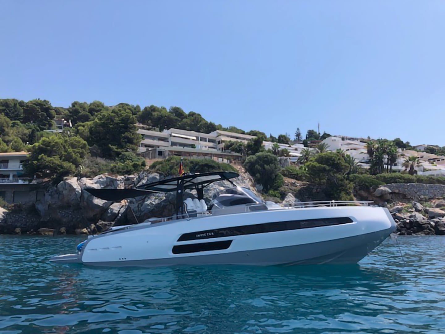 2018 Invictus 370 GT - photo 1