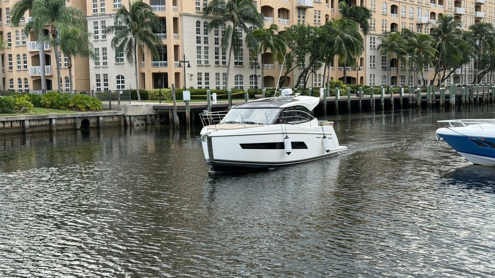 2019 Carver C34 "MJ" - photo 1