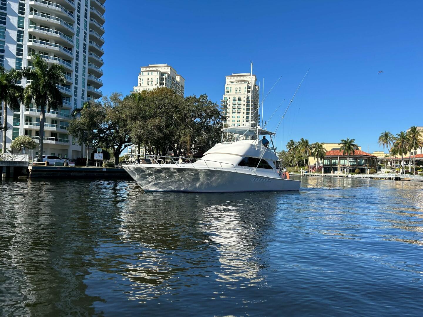 2006 Viking 52 Convertible "Rusty" - photo 2