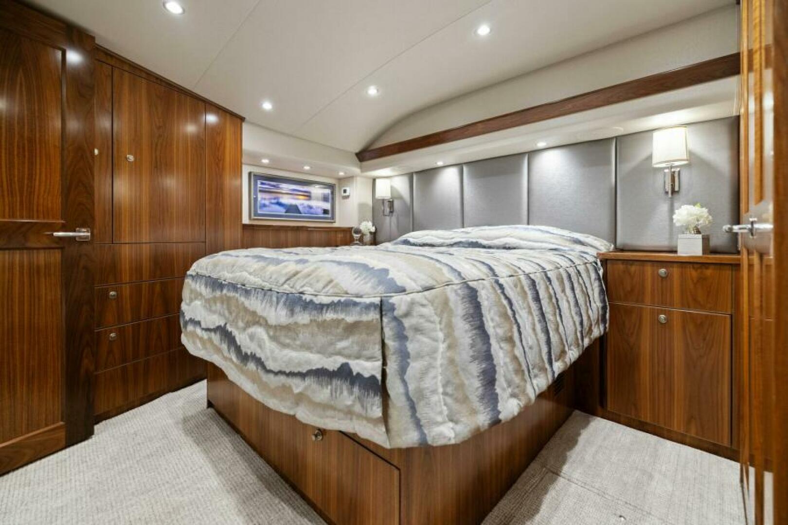 2021 Viking 68 Convertible "Plan B" - photo 3