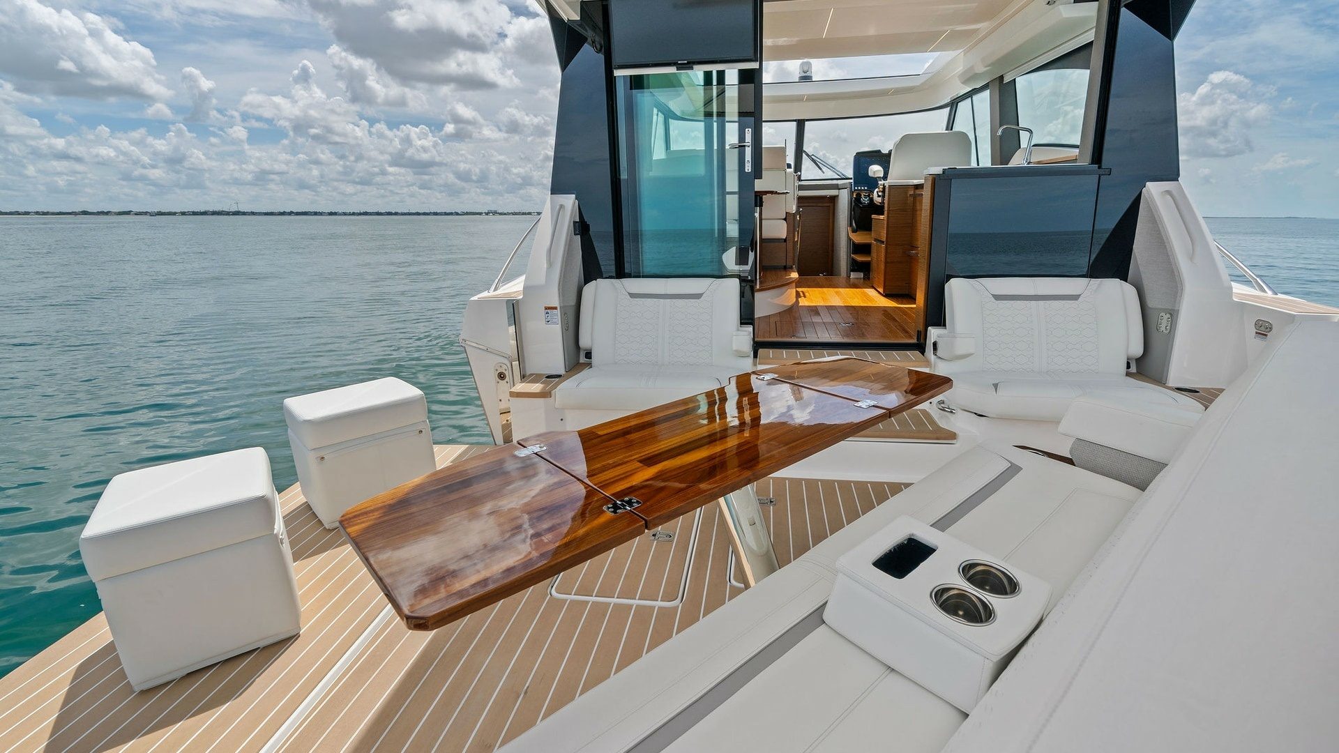 2025 Tiara Yachts 48LE "Galati Yacht Sales Trade" - photo 3