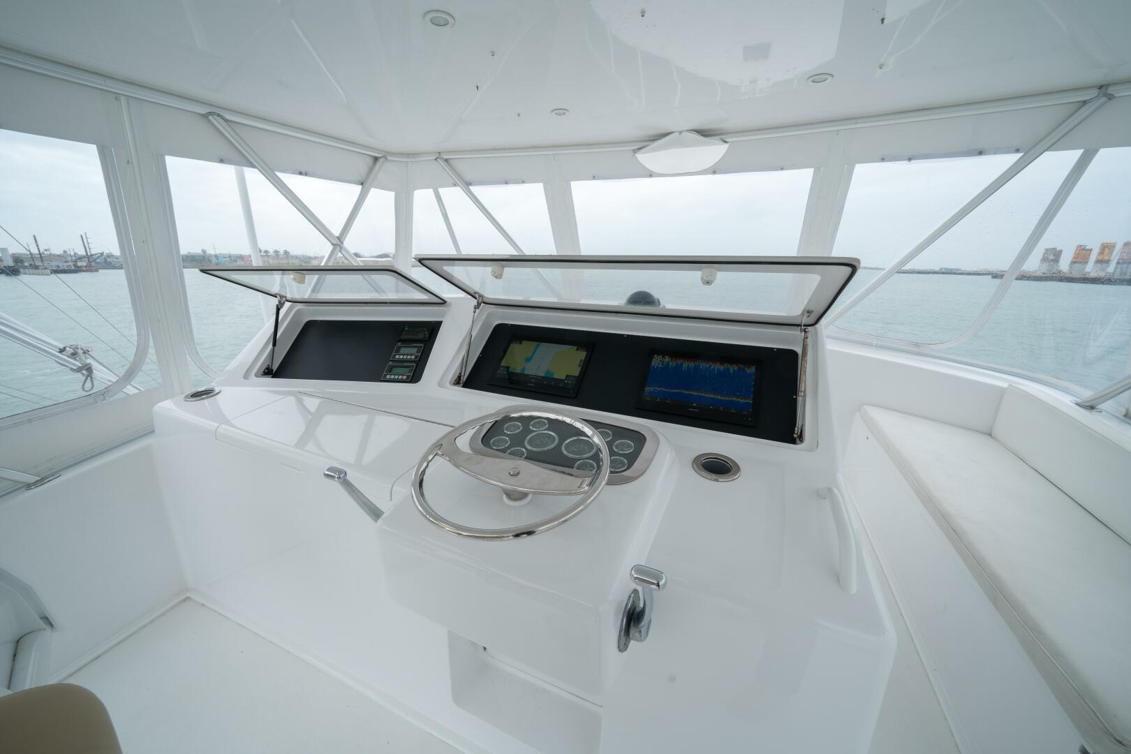 2005 Viking 52 Convertible - photo 2
