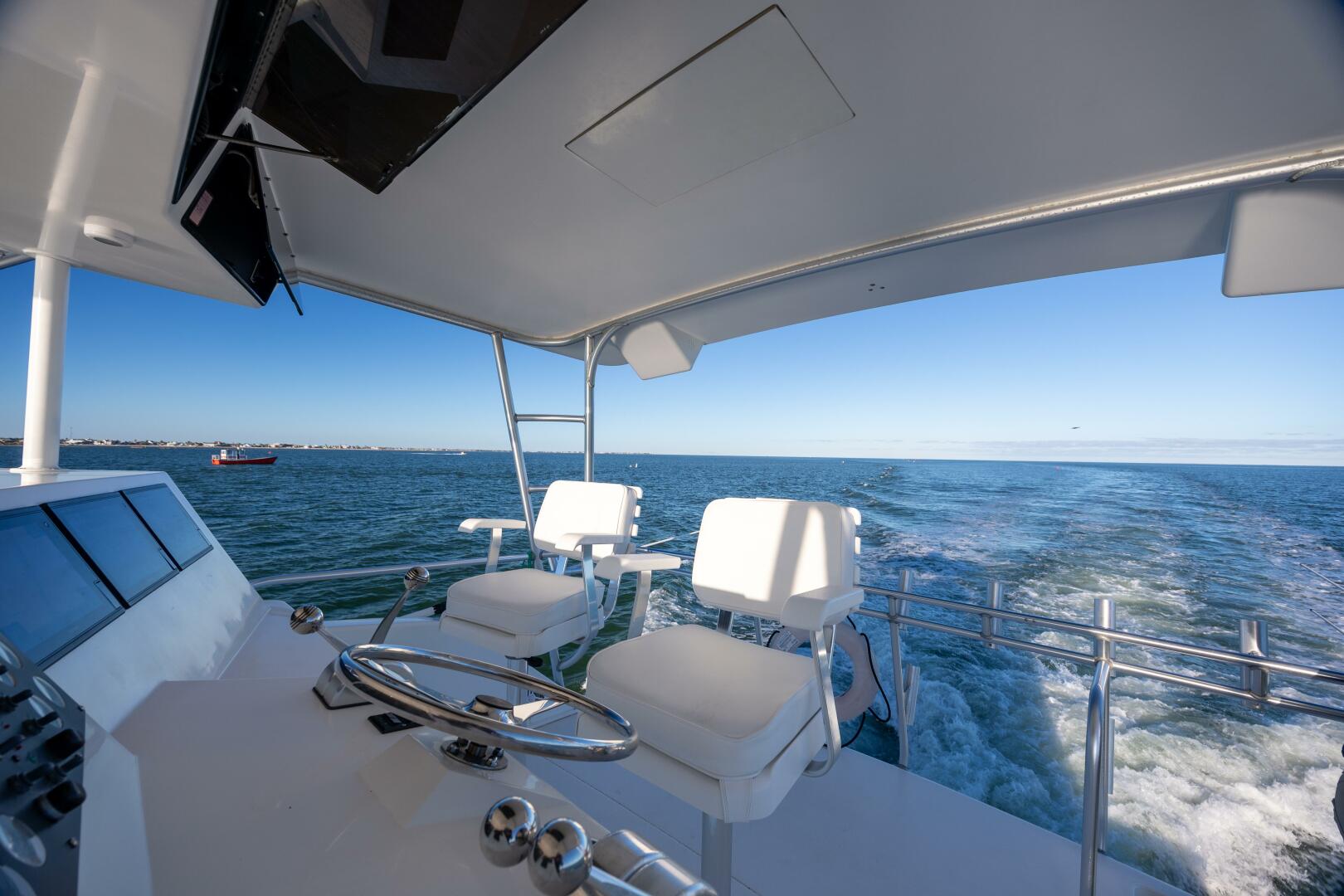 1998 Viking 50 Convertible "Miss Scarlett" - photo 3