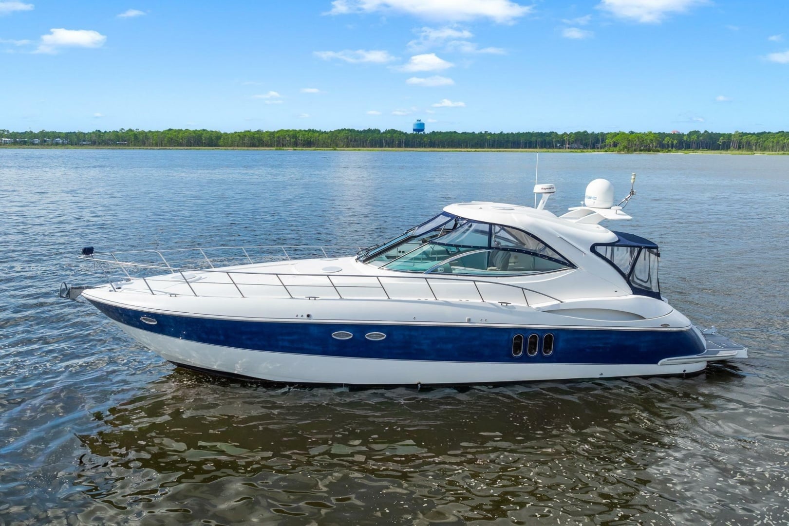 2005 Cruisers Yachts 520 Express "Gratitude" - photo 1
