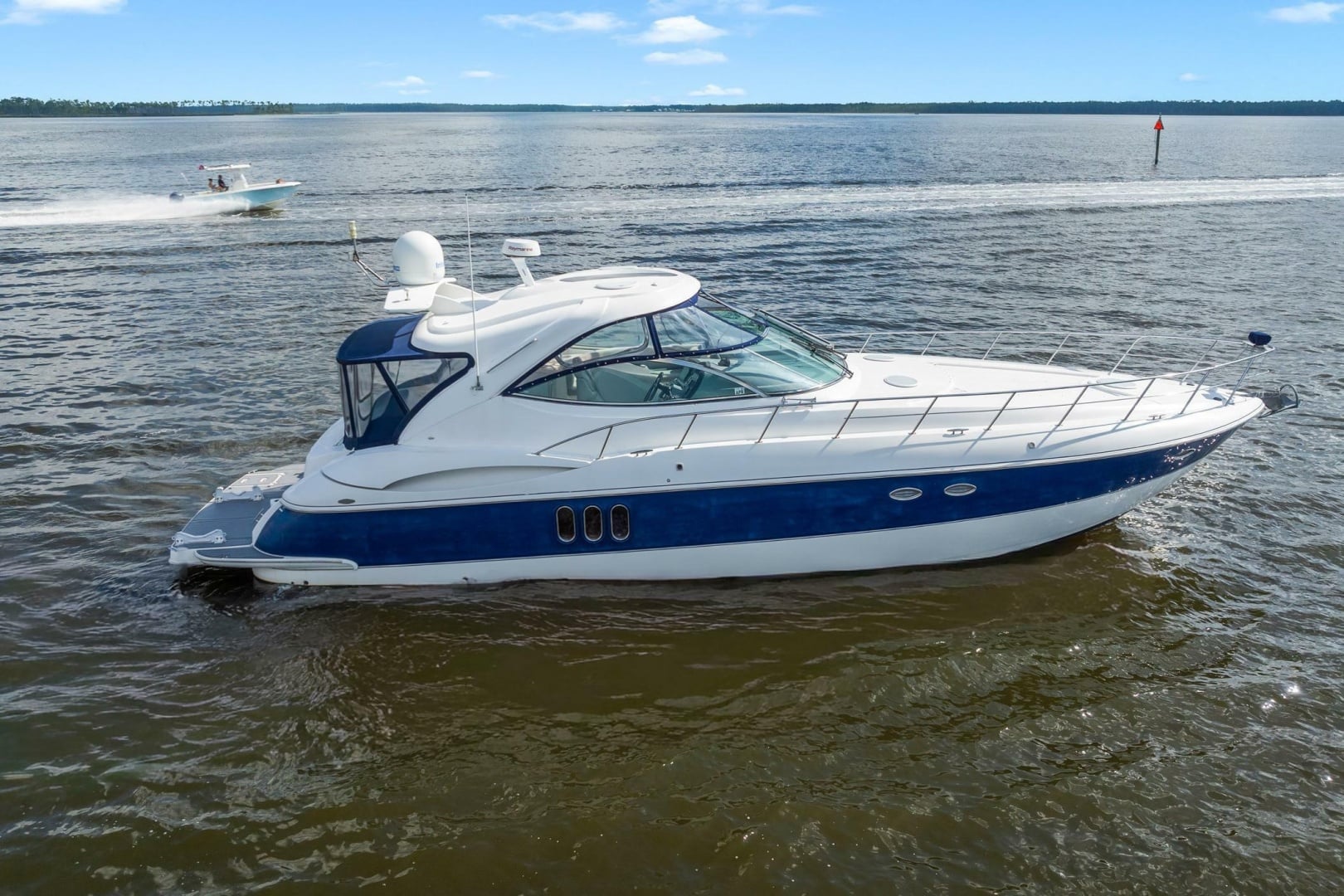 2005 Cruisers Yachts 520 Express "Gratitude" - photo 2