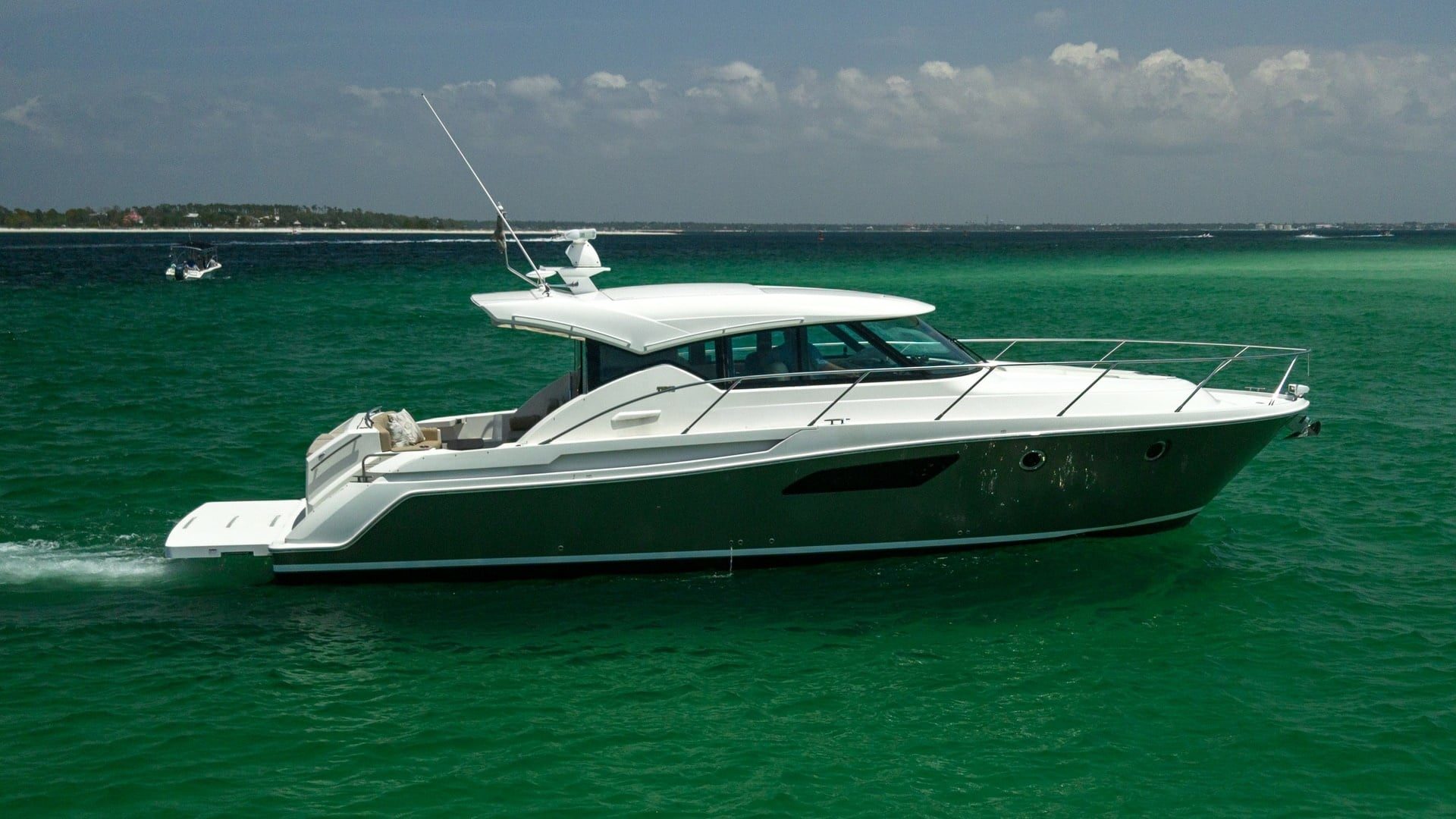 2015 Tiara Yachts 44 Coupe "Silver Lining" - photo 1