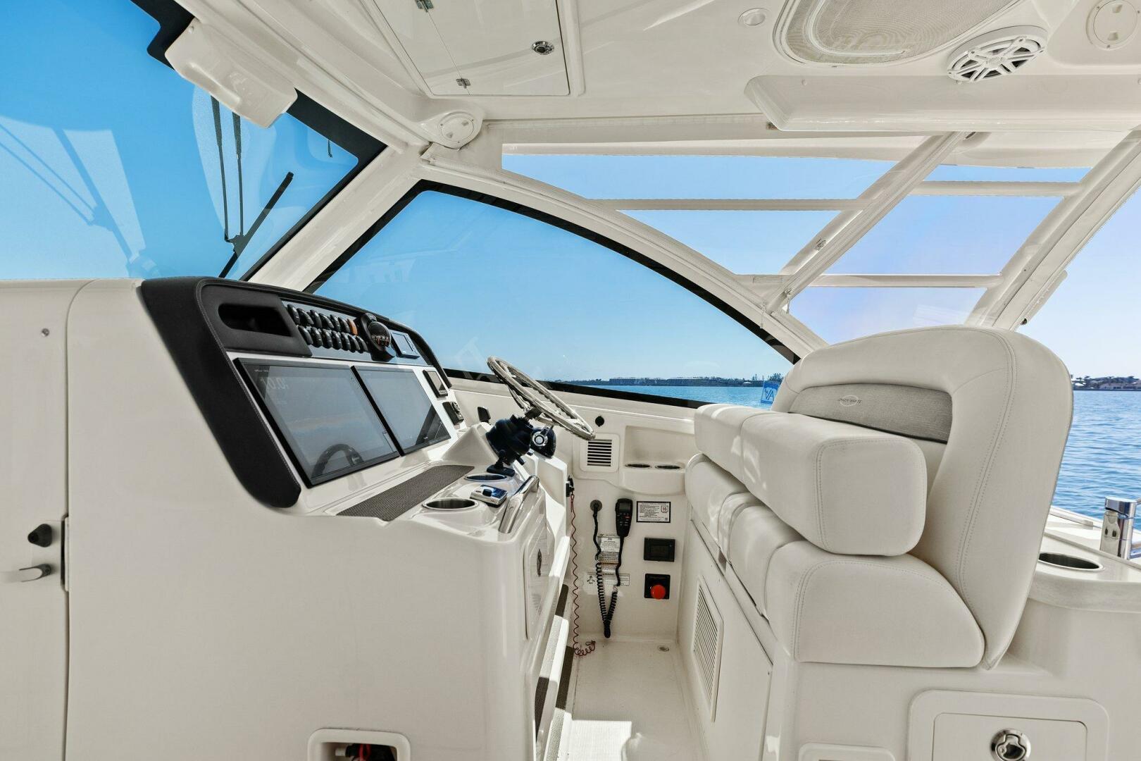2016 Grady-White 330 Express - photo 3