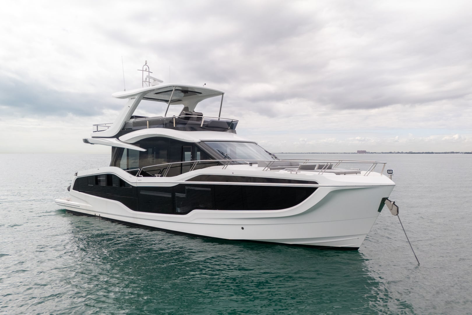 2025 Galeon 560 FLY - photo 3