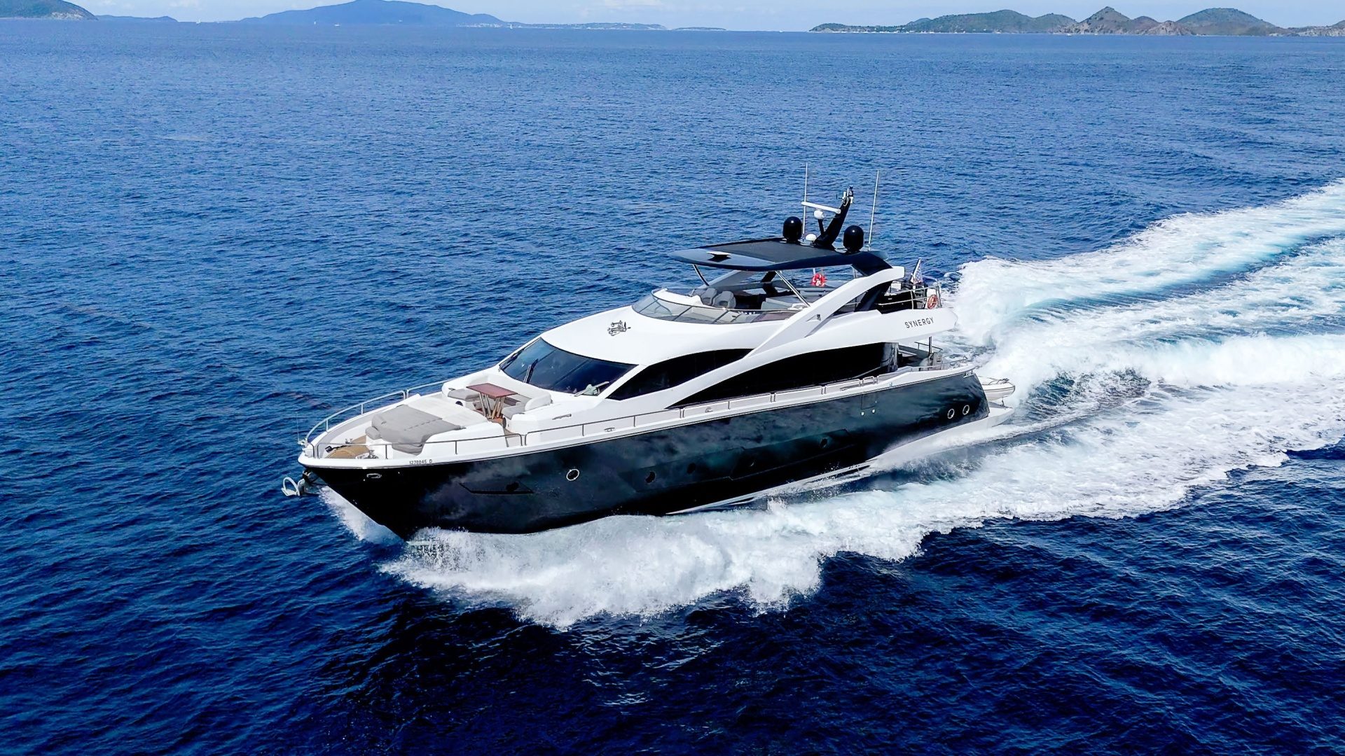 2017 Sunseeker 86 Yacht "Synergy" - photo 1