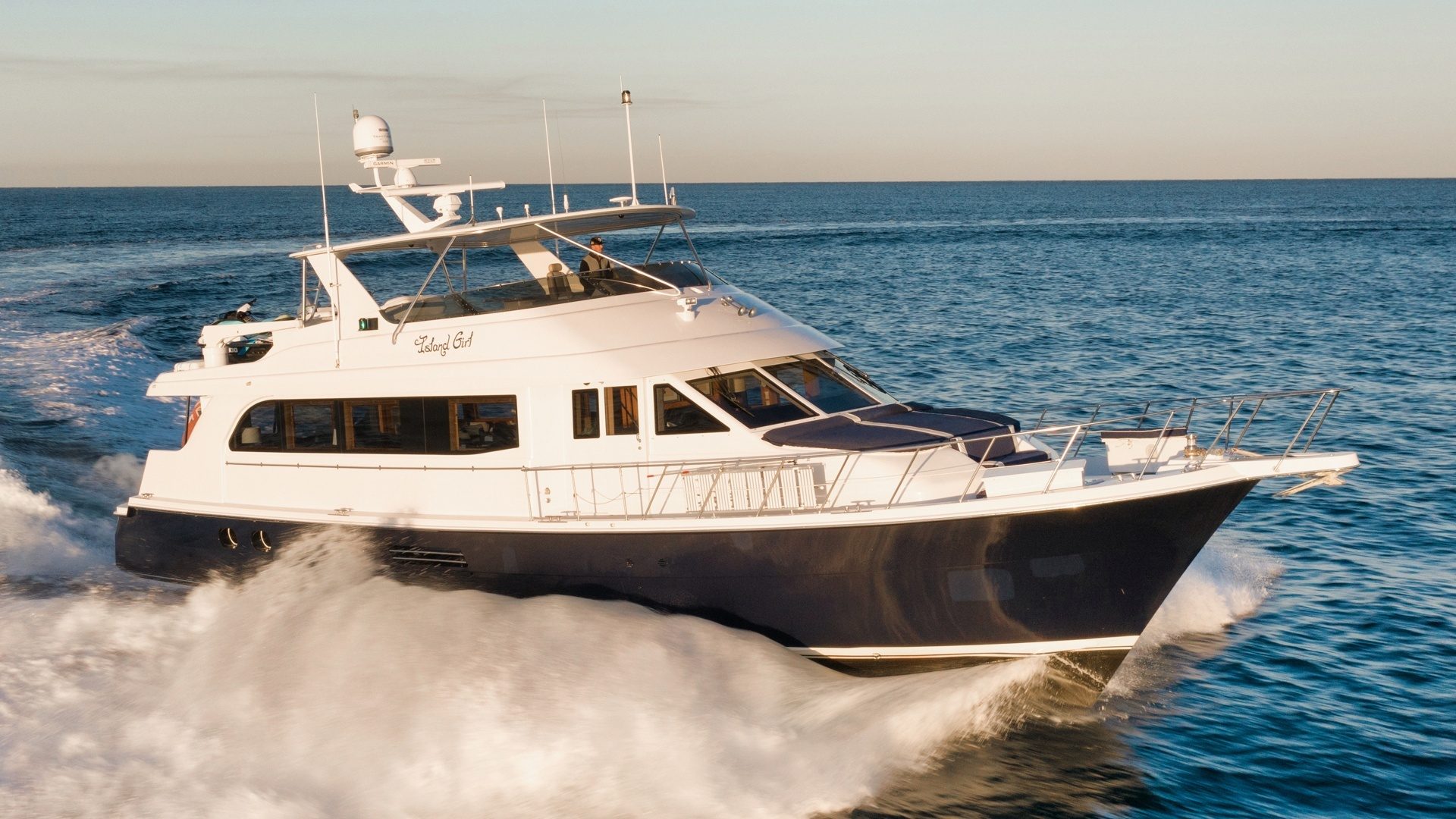 2002 Hatteras CPMY "Vita Brevis" - photo 1