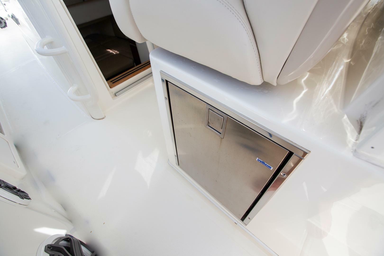 2023 Boston Whaler 380 Outrage - photo 3