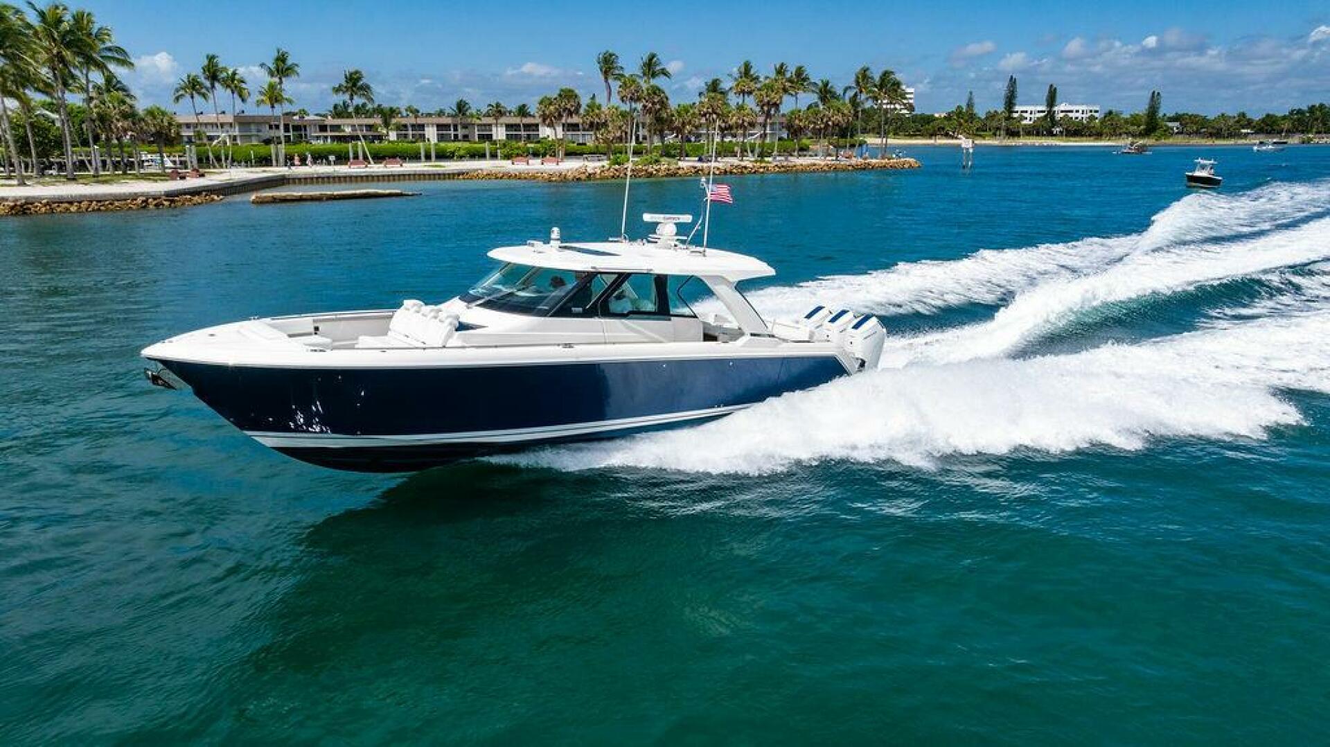 2025 Tiara Yachts 48 LS - photo 3
