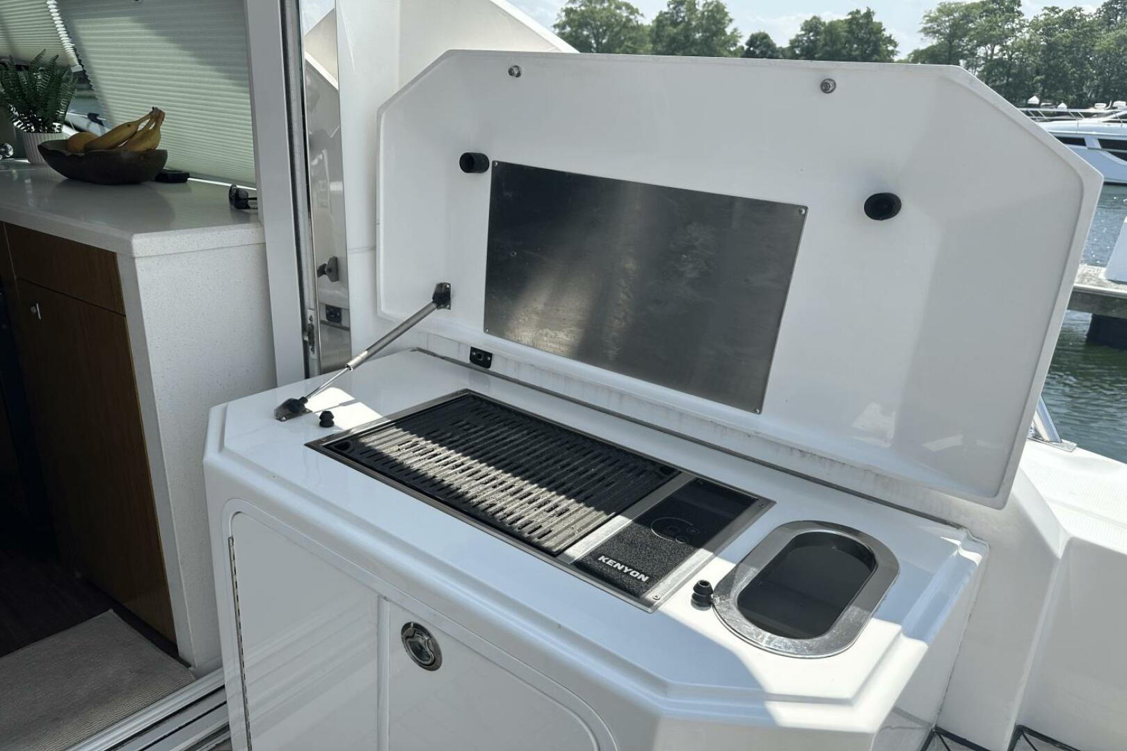 2016 Cruisers Yachts Cantius "DONNA" - photo 3