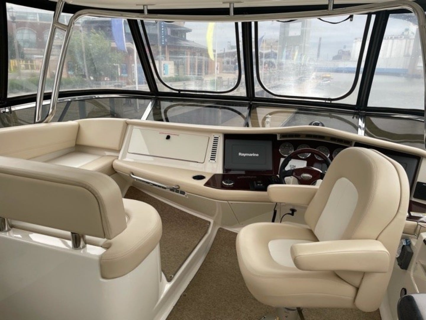 2012 Meridian 541 Sedan - photo 3