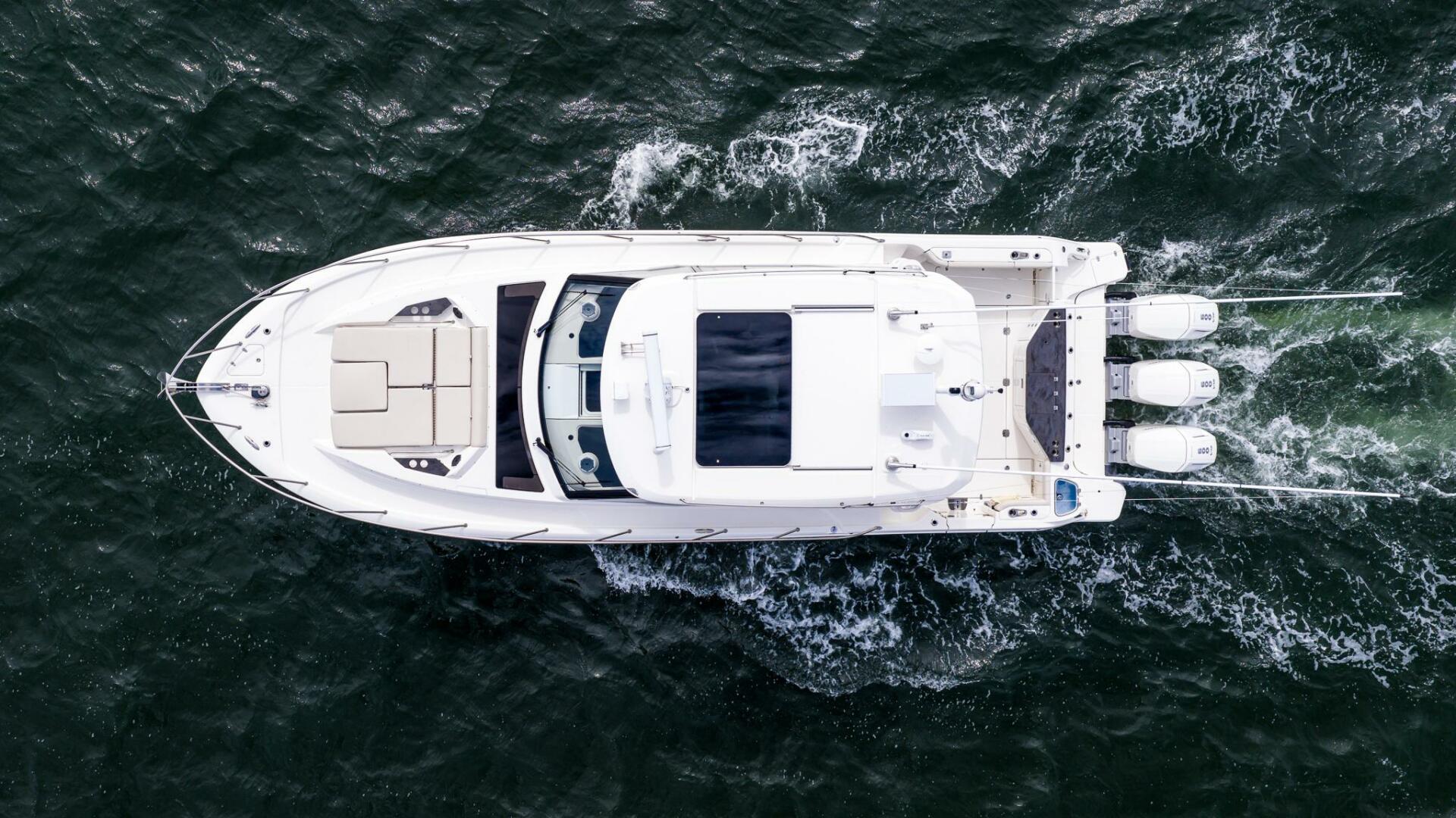 2024 Boston Whaler 405 Conquest - photo 2