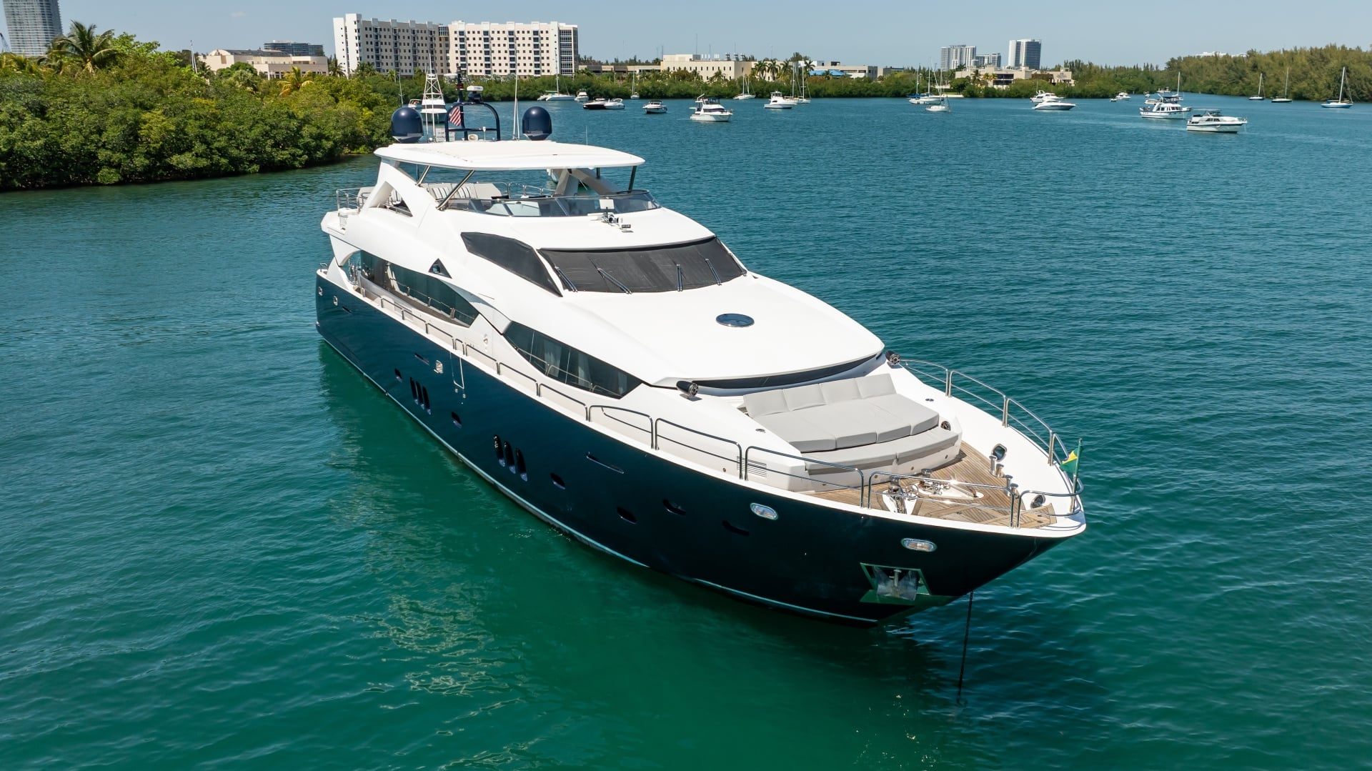 2010 Sunseeker 34 Metre Yacht "BLUE" - photo 3