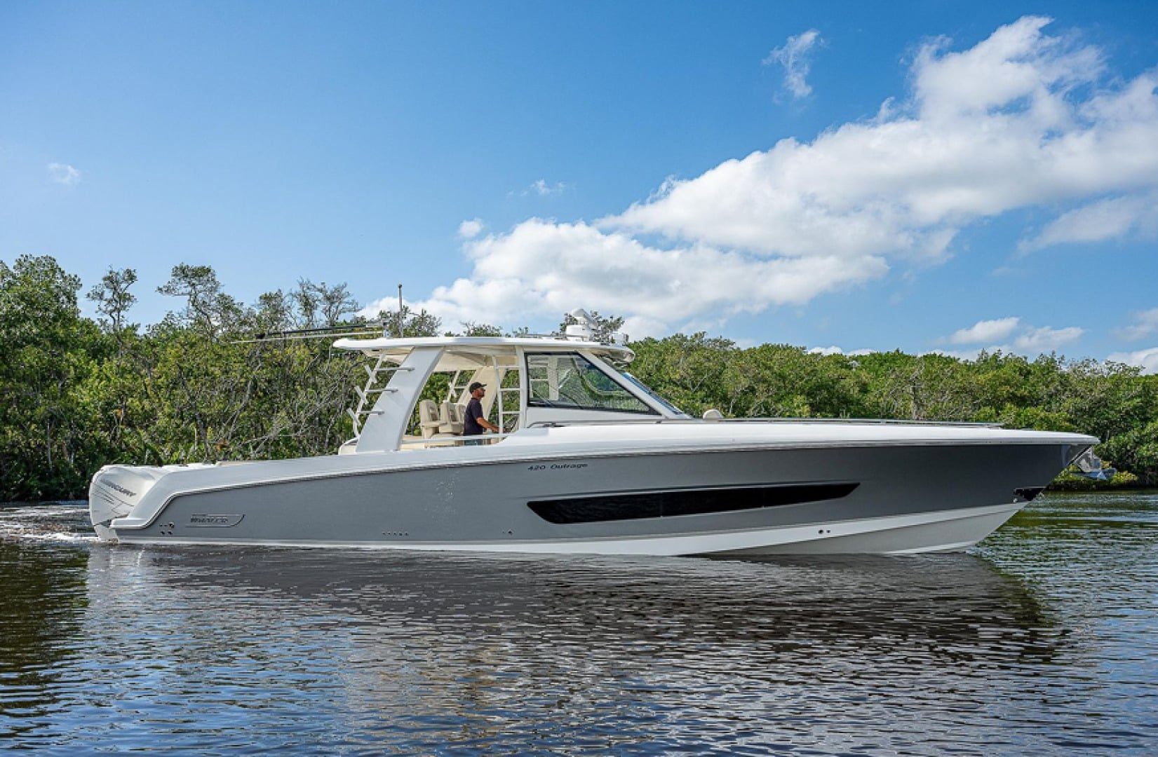 2020 Boston Whaler Outrage "AJ" - photo 1