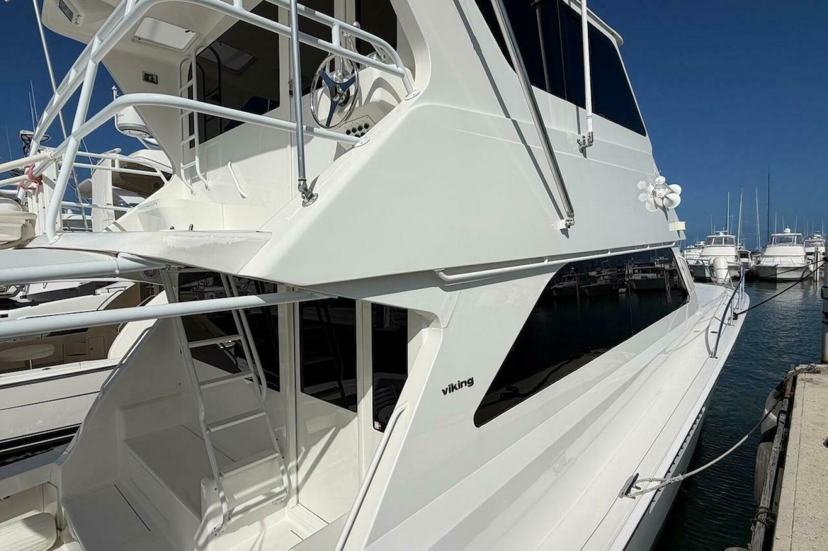 1999 Viking 58 Convertible "Maritere" - photo 3