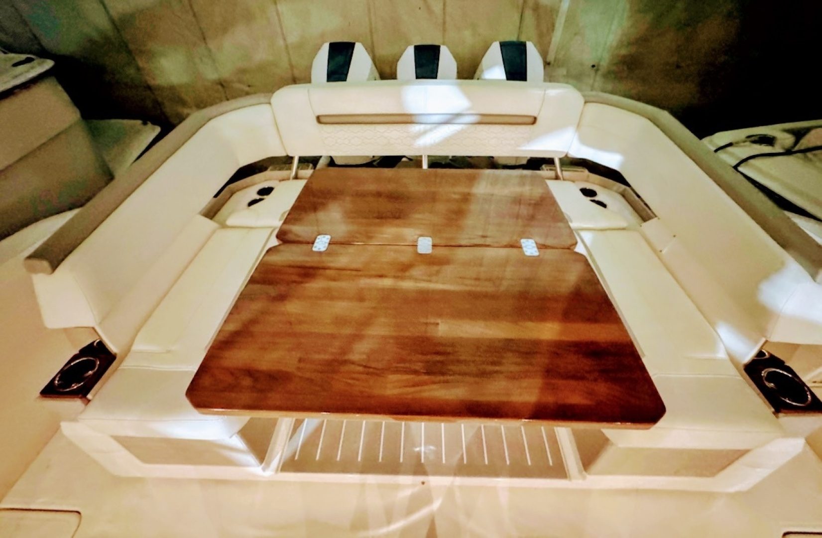 2024 Tiara Yachts 38 LS - photo 3