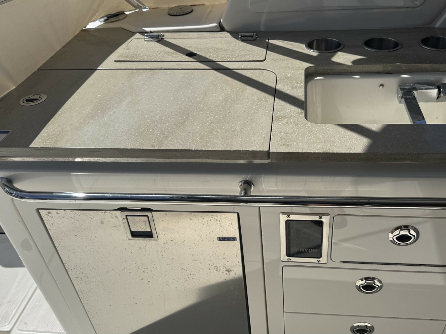 2024 Boston Whaler 380 Realm - photo 3