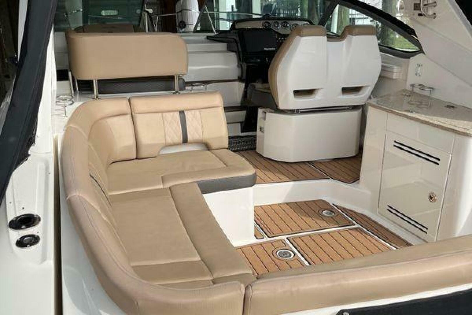 2017 Sea Ray Sundancer 350 - photo 2