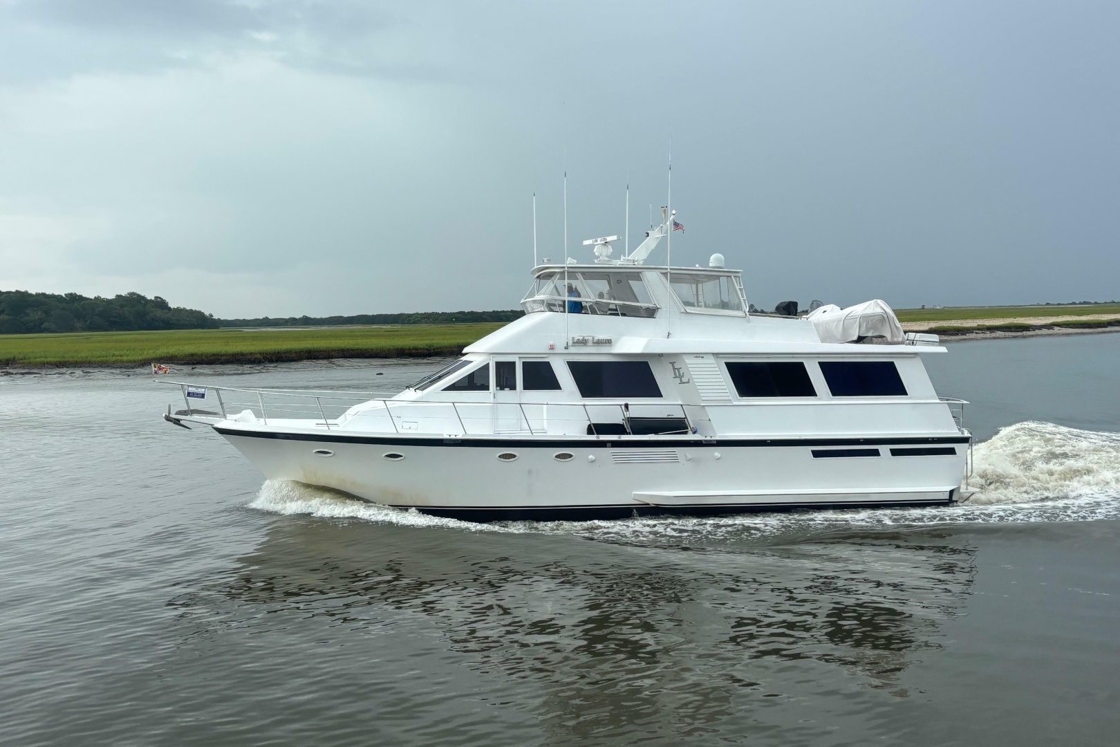 1989 Viking Motor Yacht "Lady Laura" - photo 3
