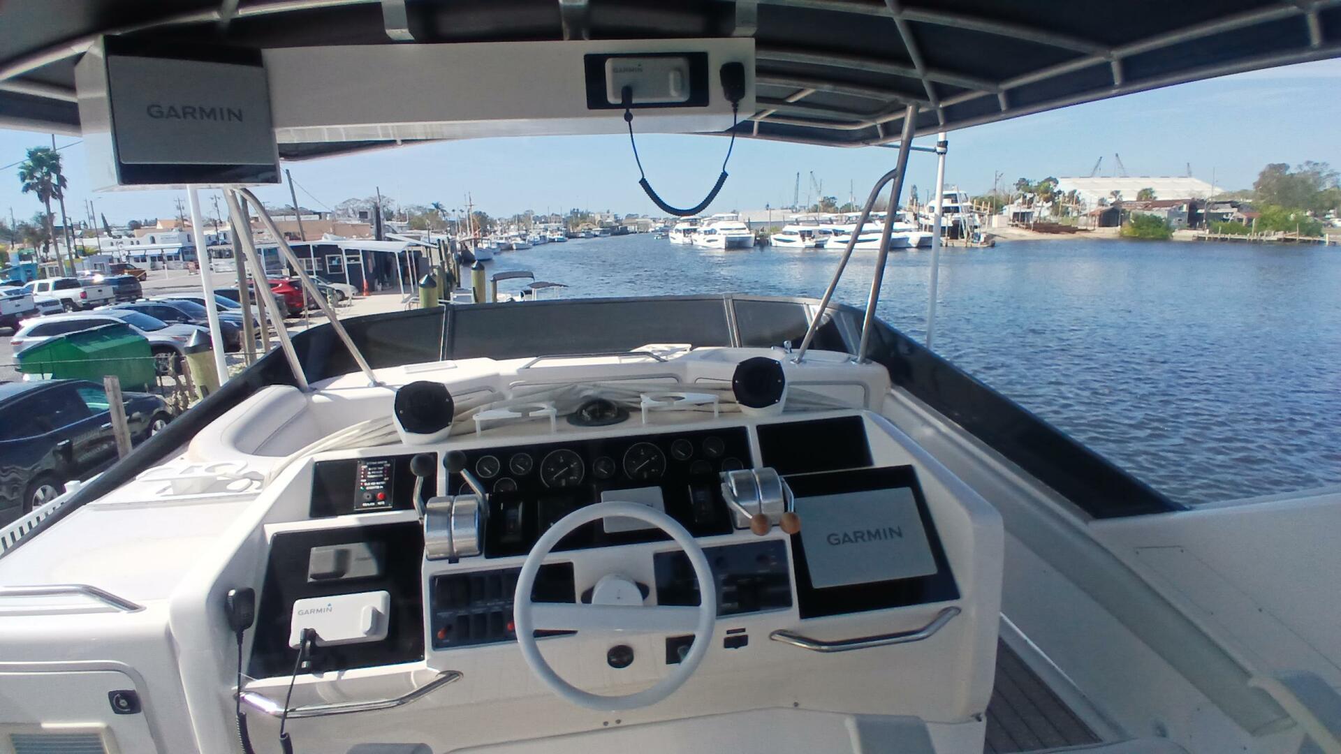 1997 Sea Ray 550 Sedan Bridge - photo 3