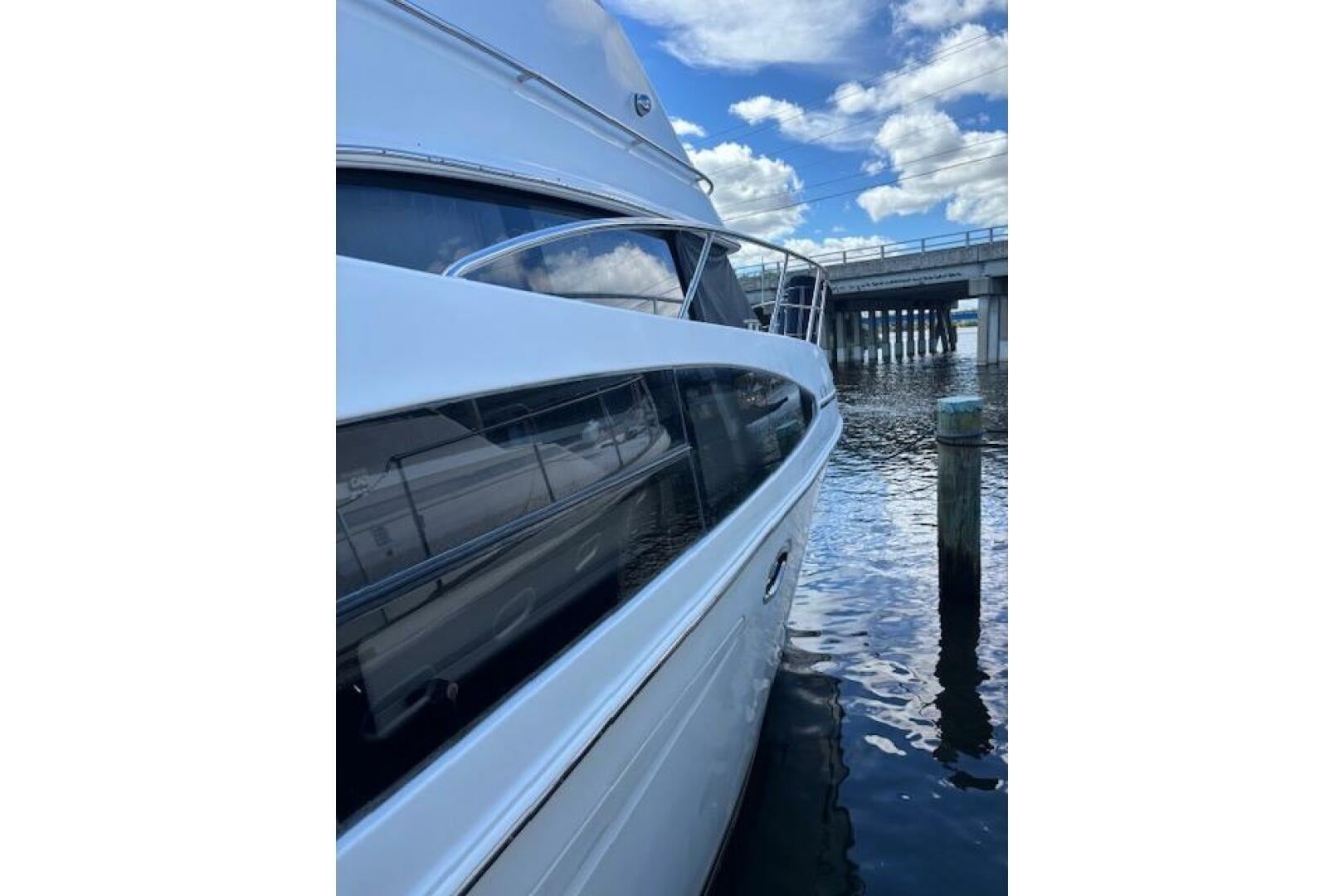 2004 Carver 466 Motor Yacht - photo 3