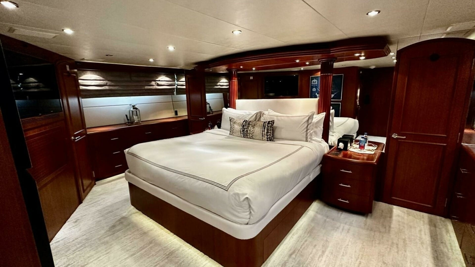 2003 Hatteras 100 Raised Pilothouse "Magnum Ride" - photo 3