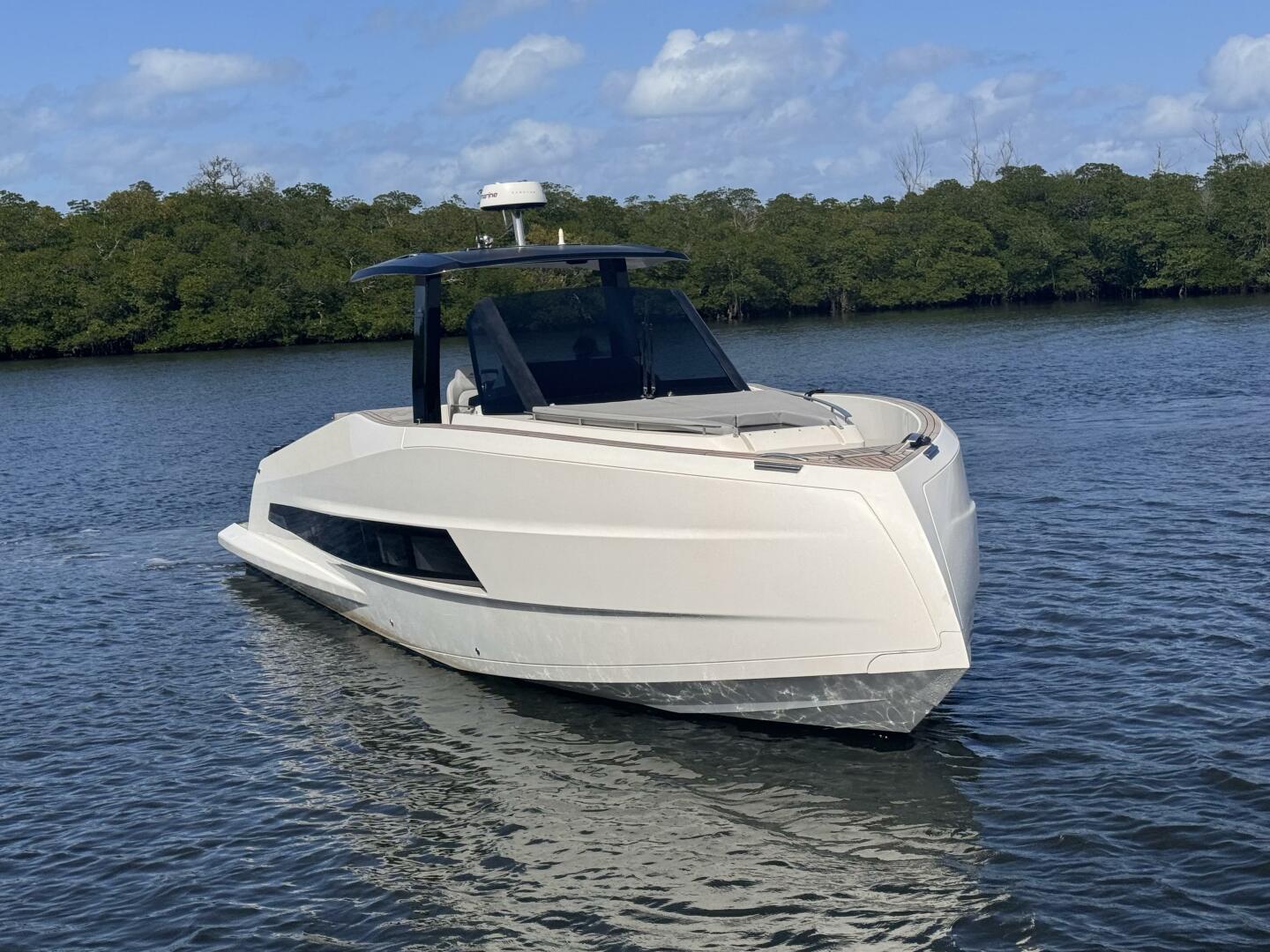 2023 Astondoa 377 Coupe Outboard - photo 2