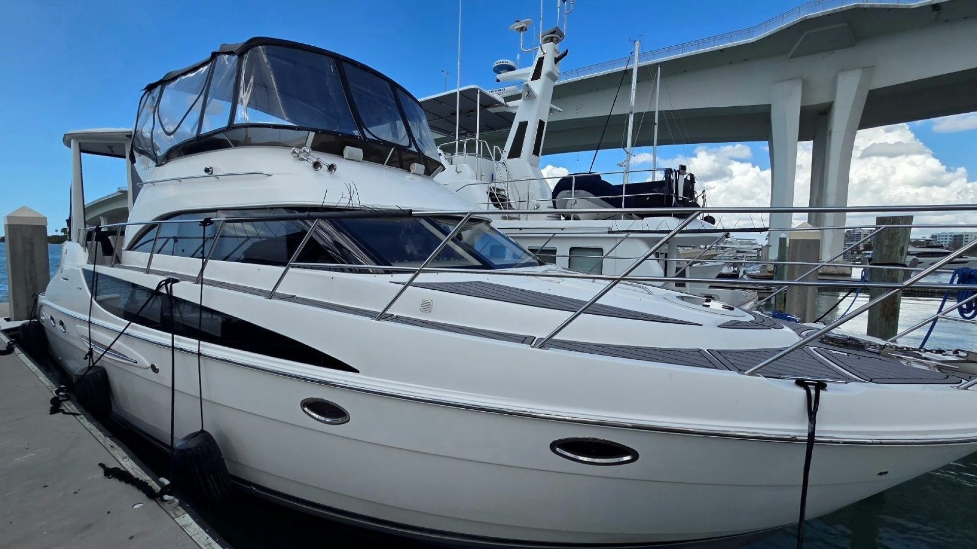 2004 Meridian 459 Aft Cabin Cockpit Motor Yacht "Meant 2 B" - photo 2