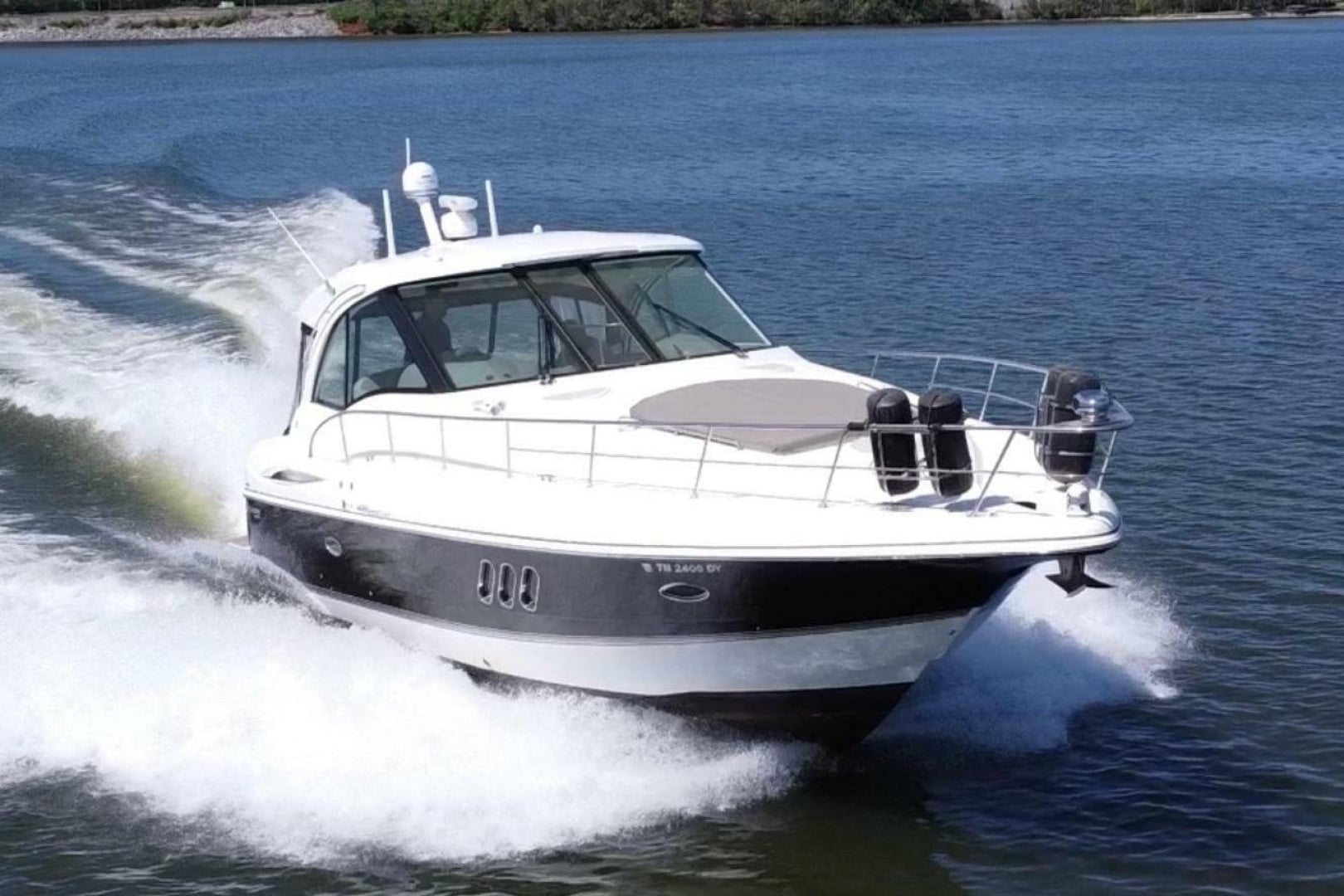 2009 Cruisers Yachts 420 Sports Coupe "Optimus Prime" - photo 1