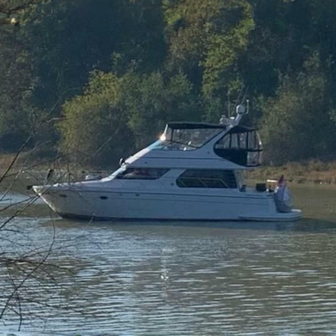 1999 Carver 450 Voyager Pilothouse "CHILLIN THE MOST" - photo 1