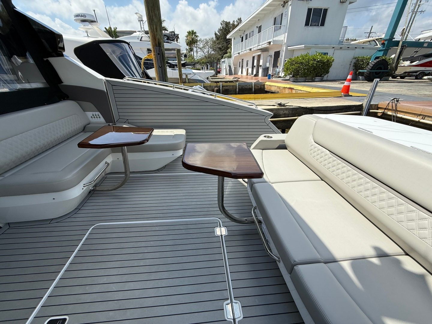 2024 Cruisers Yachts 50 GLS - photo 3