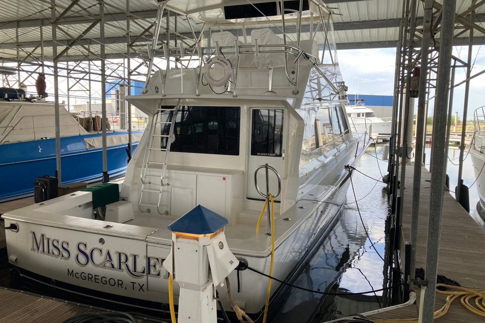 1998 Viking 50 Convertible "Miss Scarlett" - photo 2