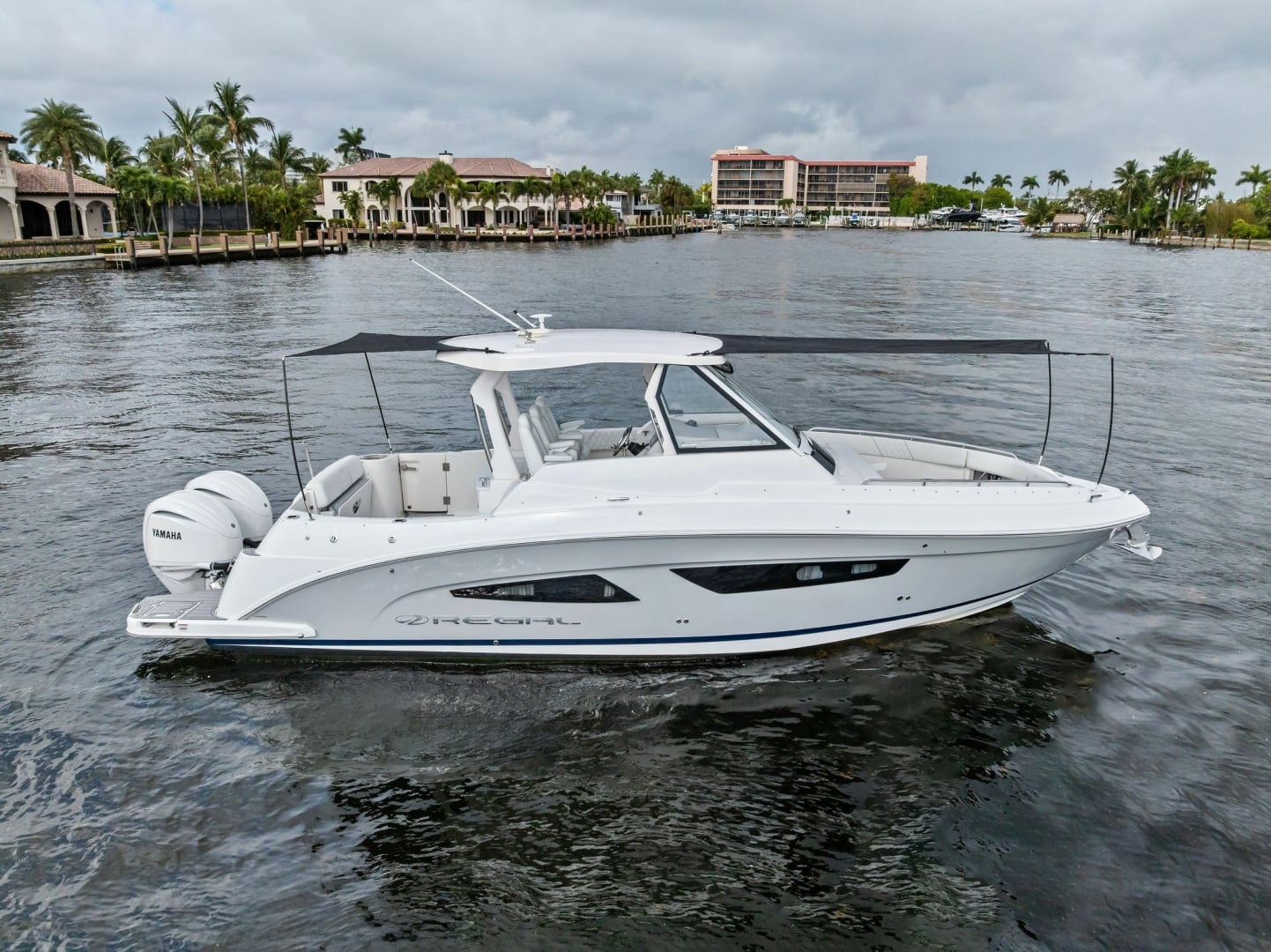 2022 Regal 33 SAV "REEL LOVE" - photo 1