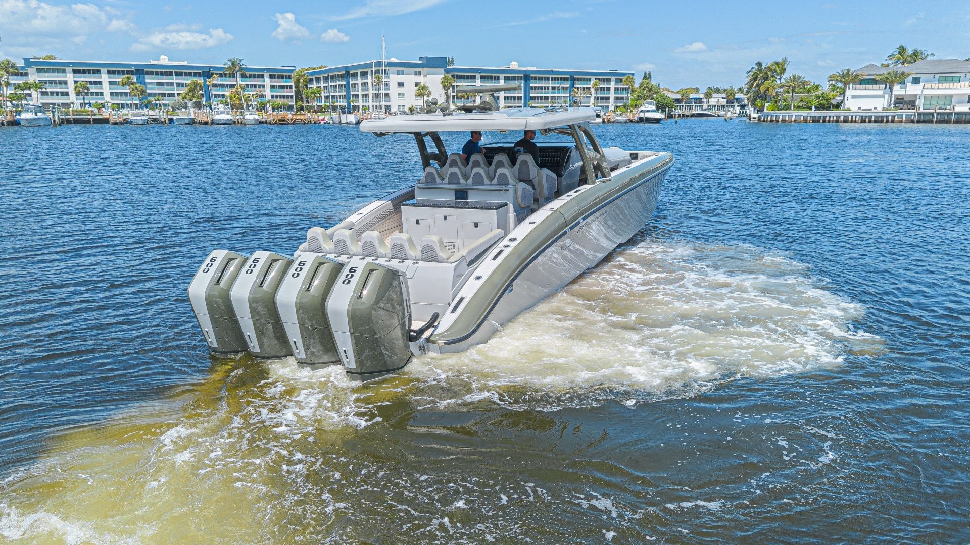 2025 Midnight Express 52 Vitesse - photo 3