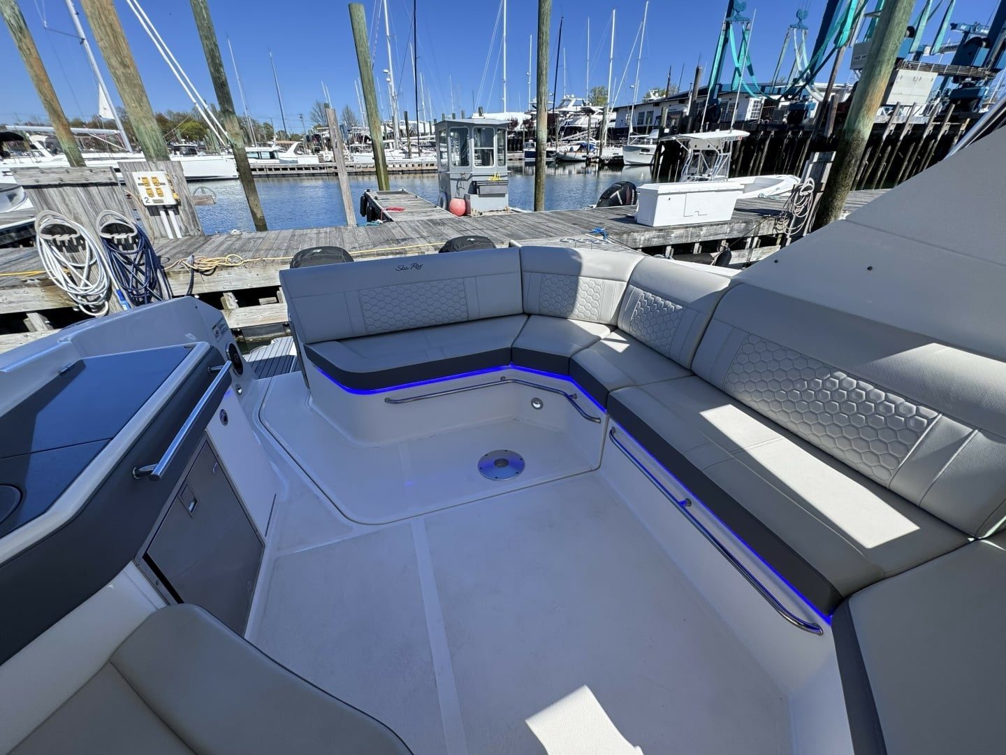 2021 Sea Ray 320 Sundancer - photo 2