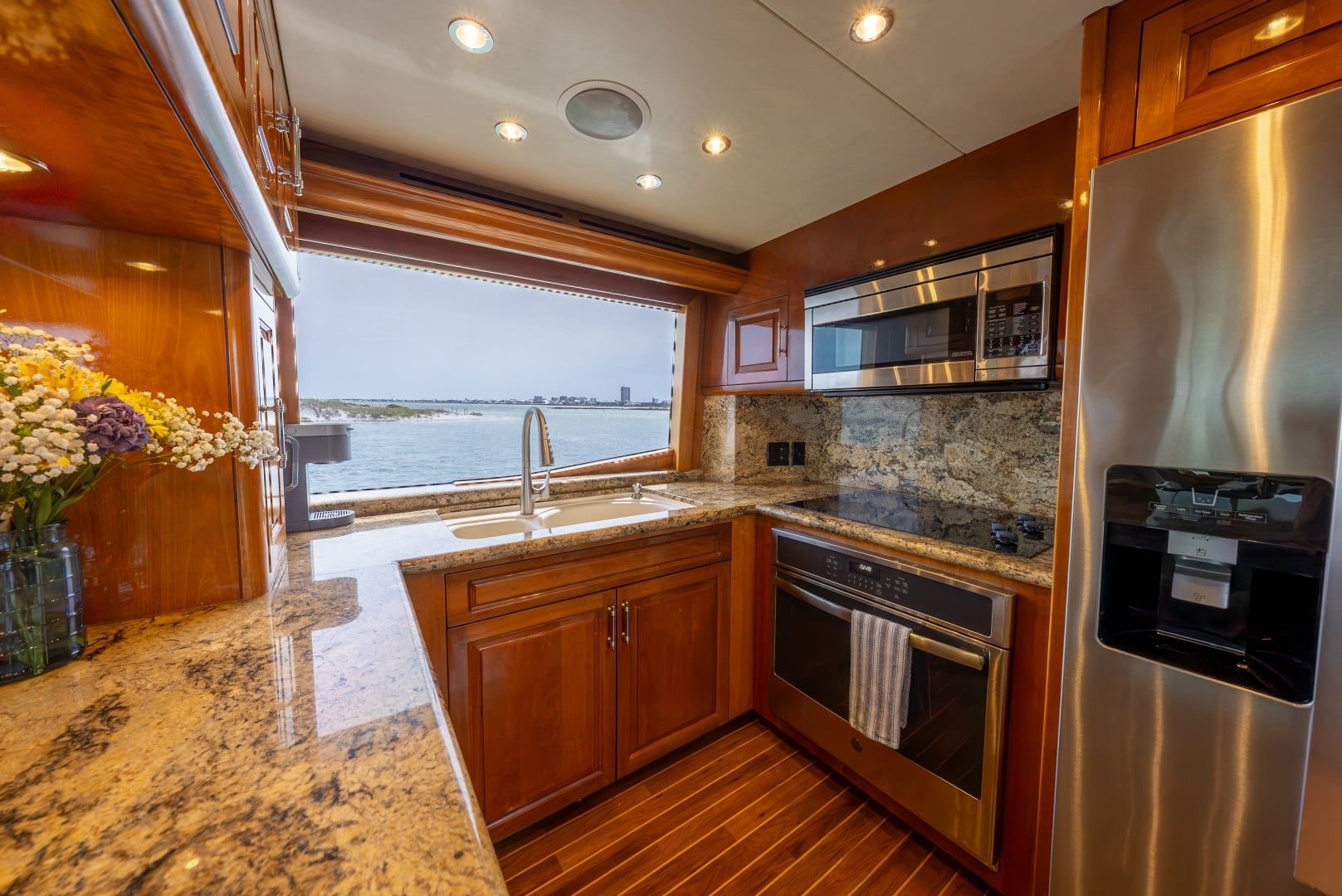 2004 Hatteras Sport Deck "HAVILAH" - photo 3