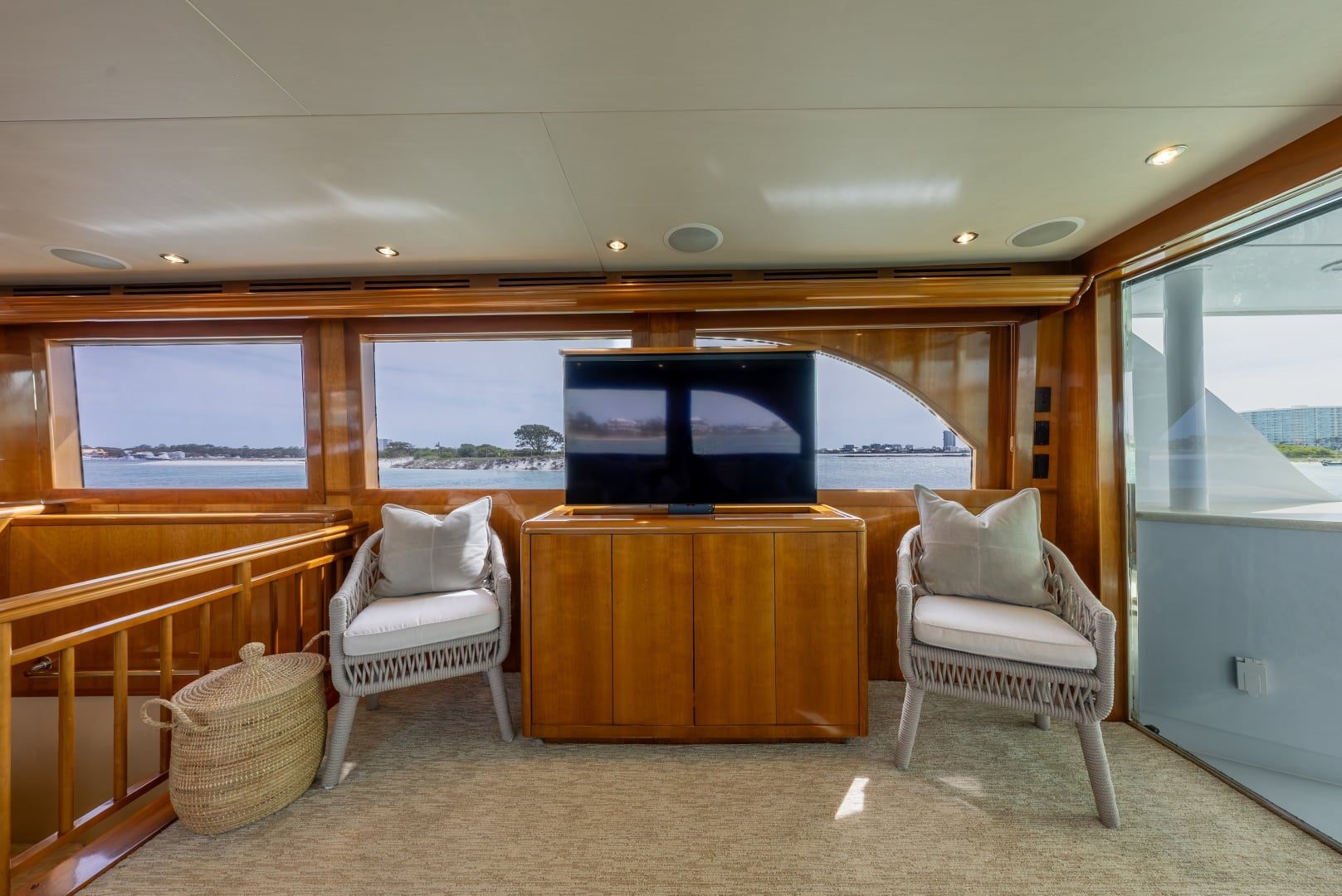 2004 Hatteras Sport Deck "HAVILAH" - photo 2