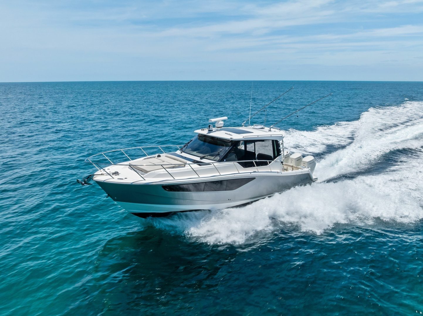 2023 Boston Whaler 405 Conquest - photo 3