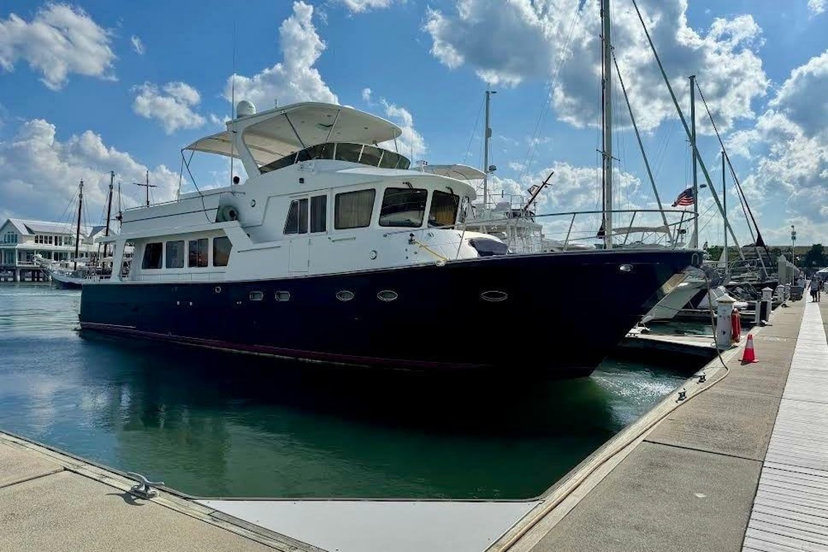 2005 Jefferson Pilothouse 63 "Chillaxin" - photo 1